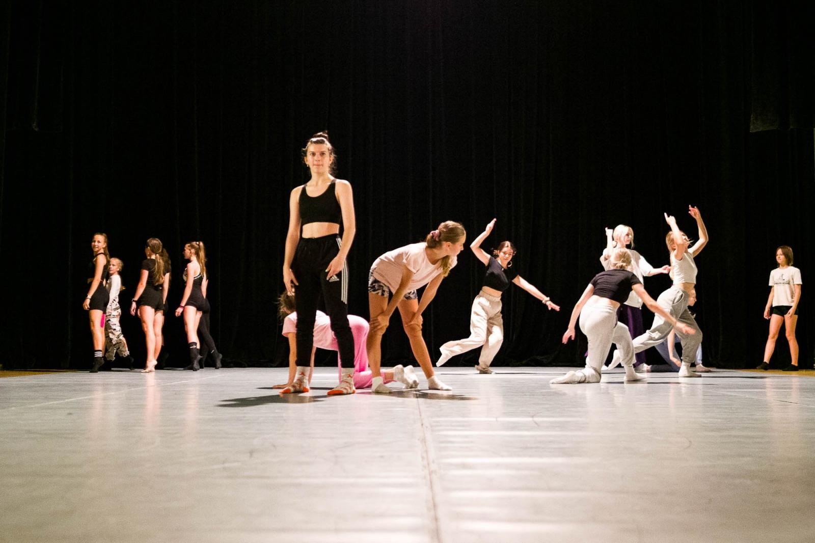 Zdjęcie w galerii na portalu naszraciborz.pl: Kolory życia. Dwudniowe polsko-czeskie warsztaty taneczne w RCK [FOTO] wiadomości z regionu