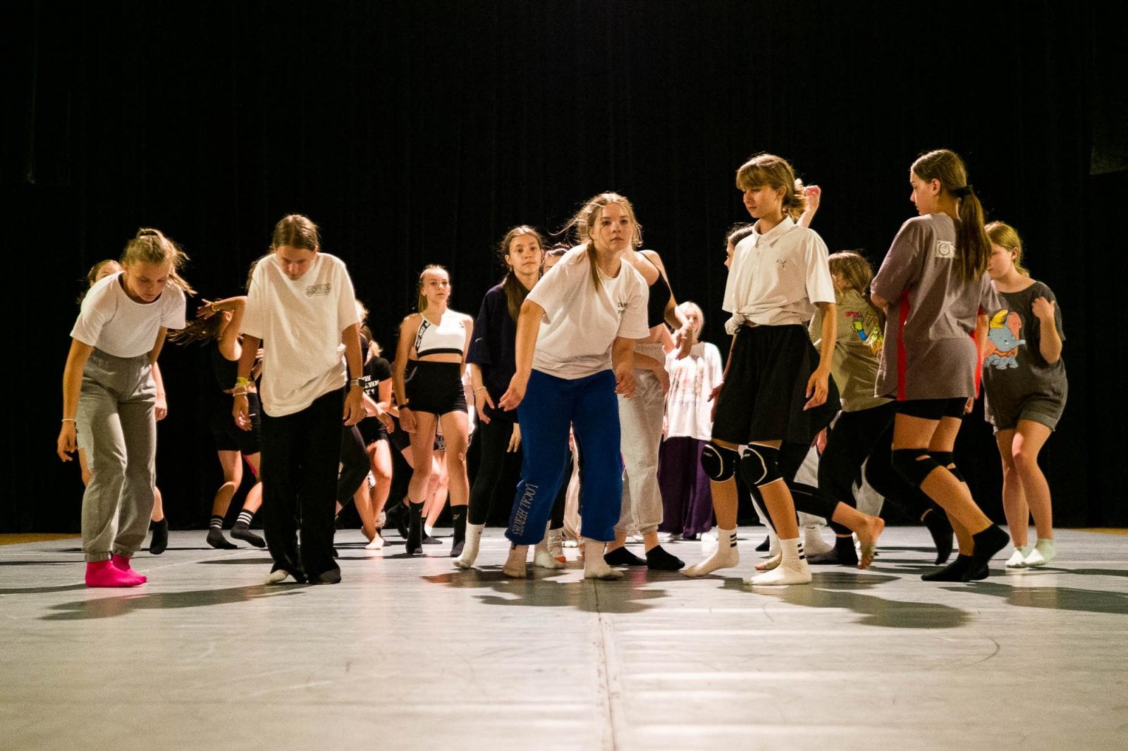 Zdjęcie w galerii na portalu naszraciborz.pl: Kolory życia. Dwudniowe polsko-czeskie warsztaty taneczne w RCK [FOTO] wiadomości z regionu