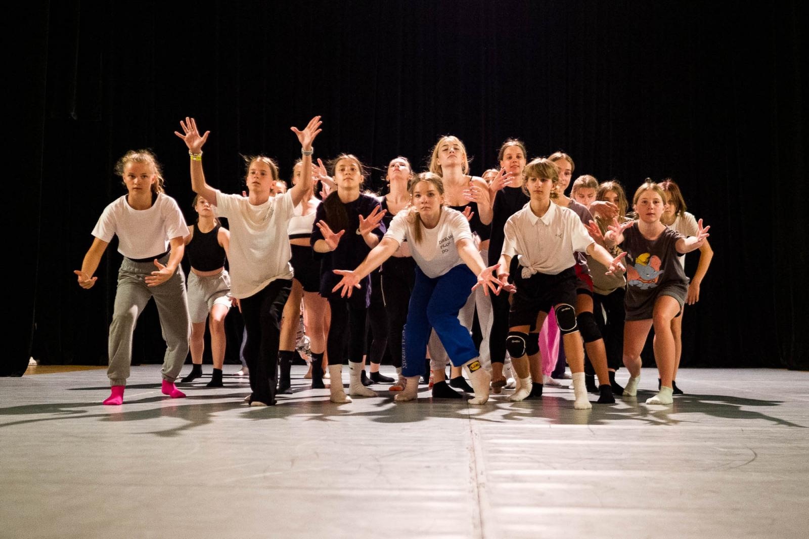 Zdjęcie w galerii na portalu naszraciborz.pl: Kolory życia. Dwudniowe polsko-czeskie warsztaty taneczne w RCK [FOTO] wiadomości z regionu
