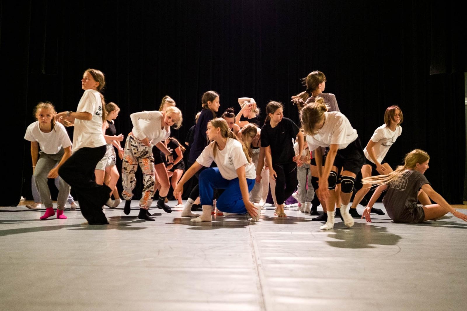 Zdjęcie w galerii na portalu naszraciborz.pl: Kolory życia. Dwudniowe polsko-czeskie warsztaty taneczne w RCK [FOTO] wiadomości z regionu