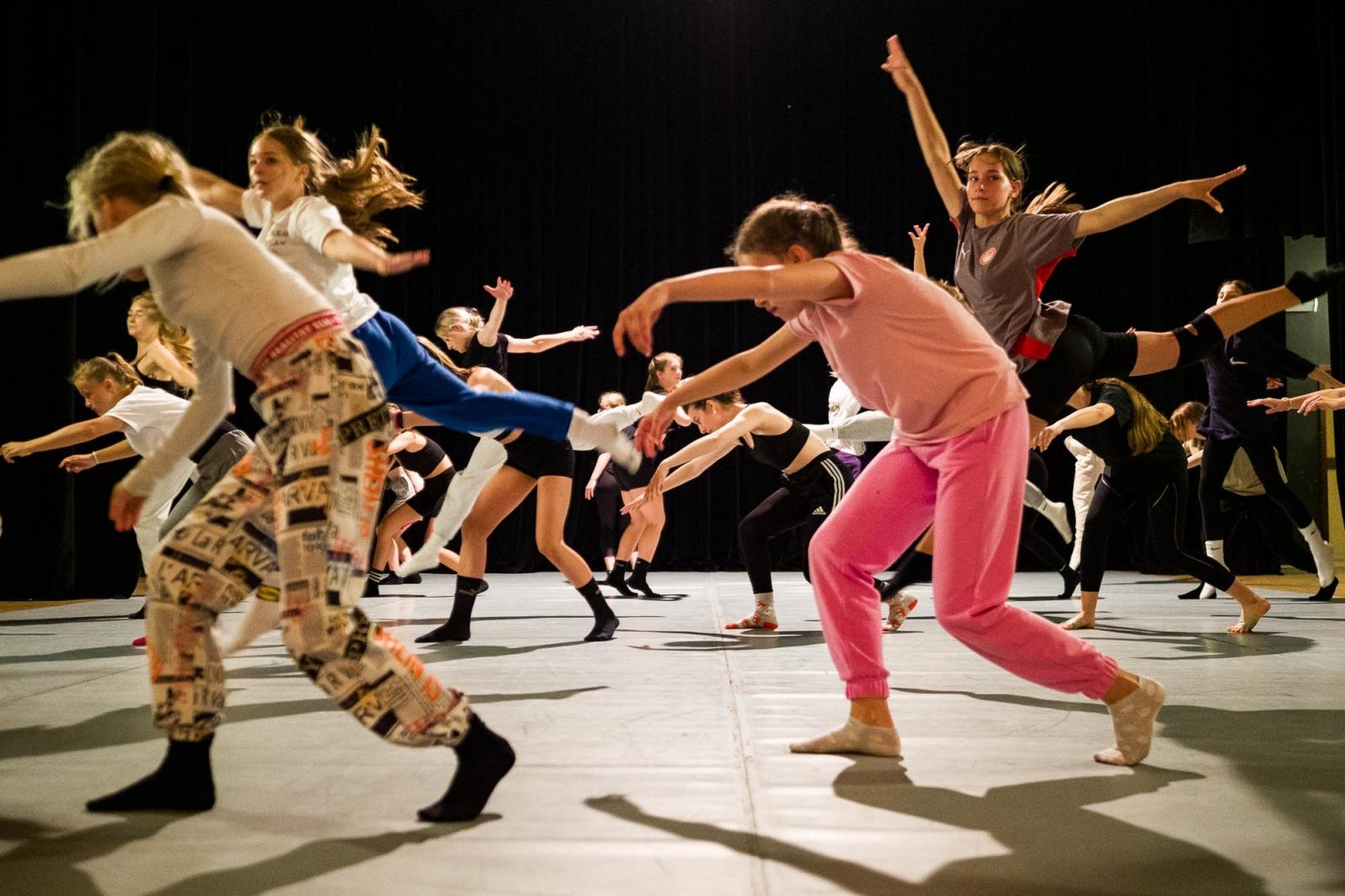 Zdjęcie w galerii na portalu naszraciborz.pl: Kolory życia. Dwudniowe polsko-czeskie warsztaty taneczne w RCK [FOTO] wiadomości z regionu