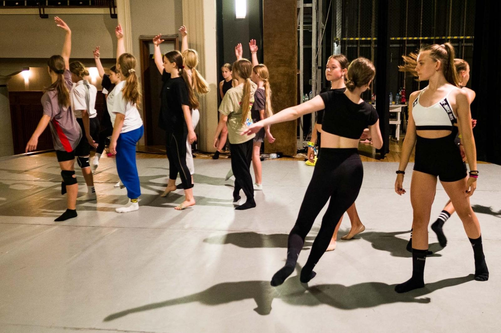 Zdjęcie w galerii na portalu naszraciborz.pl: Kolory życia. Dwudniowe polsko-czeskie warsztaty taneczne w RCK [FOTO] wiadomości z regionu