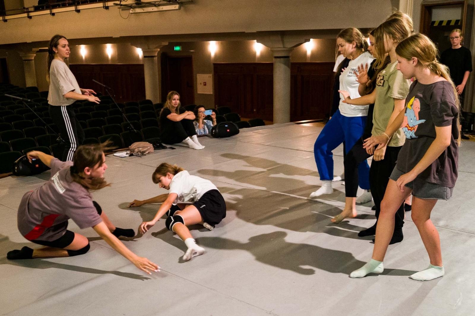 Zdjęcie w galerii na portalu naszraciborz.pl: Kolory życia. Dwudniowe polsko-czeskie warsztaty taneczne w RCK [FOTO] wiadomości z regionu