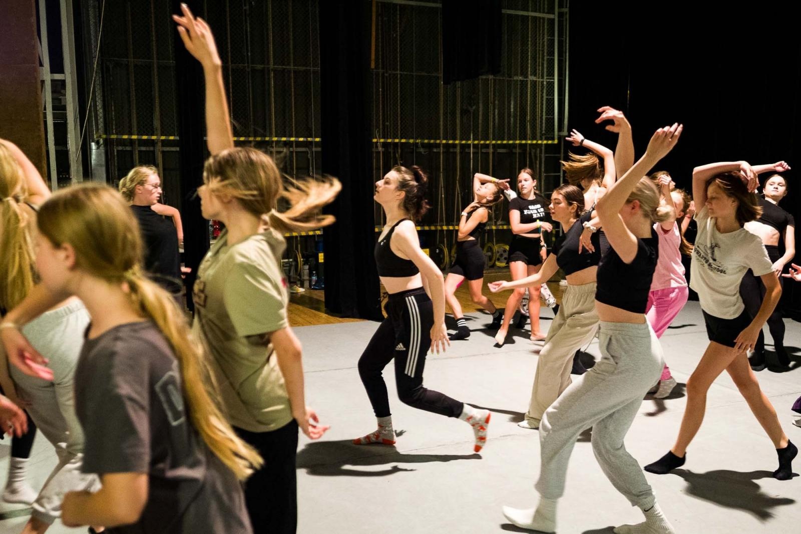 Zdjęcie w galerii na portalu naszraciborz.pl: Kolory życia. Dwudniowe polsko-czeskie warsztaty taneczne w RCK [FOTO] wiadomości z regionu
