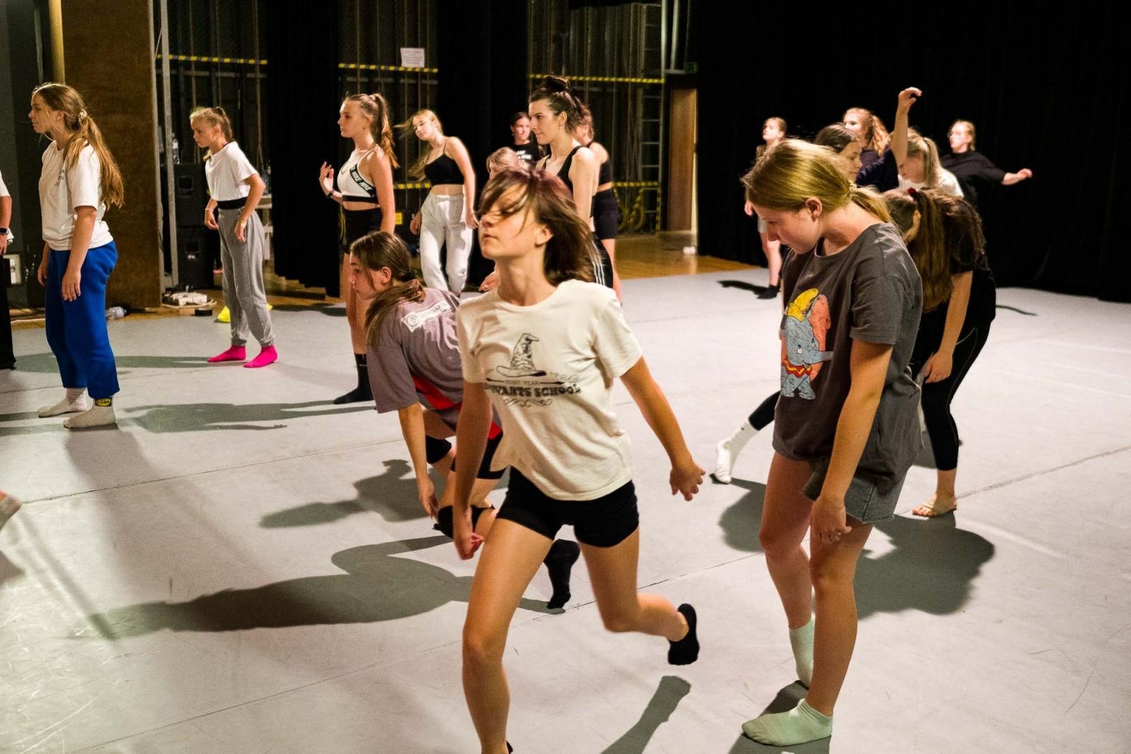 Zdjęcie w galerii na portalu naszraciborz.pl: Kolory życia. Dwudniowe polsko-czeskie warsztaty taneczne w RCK [FOTO] wiadomości z regionu