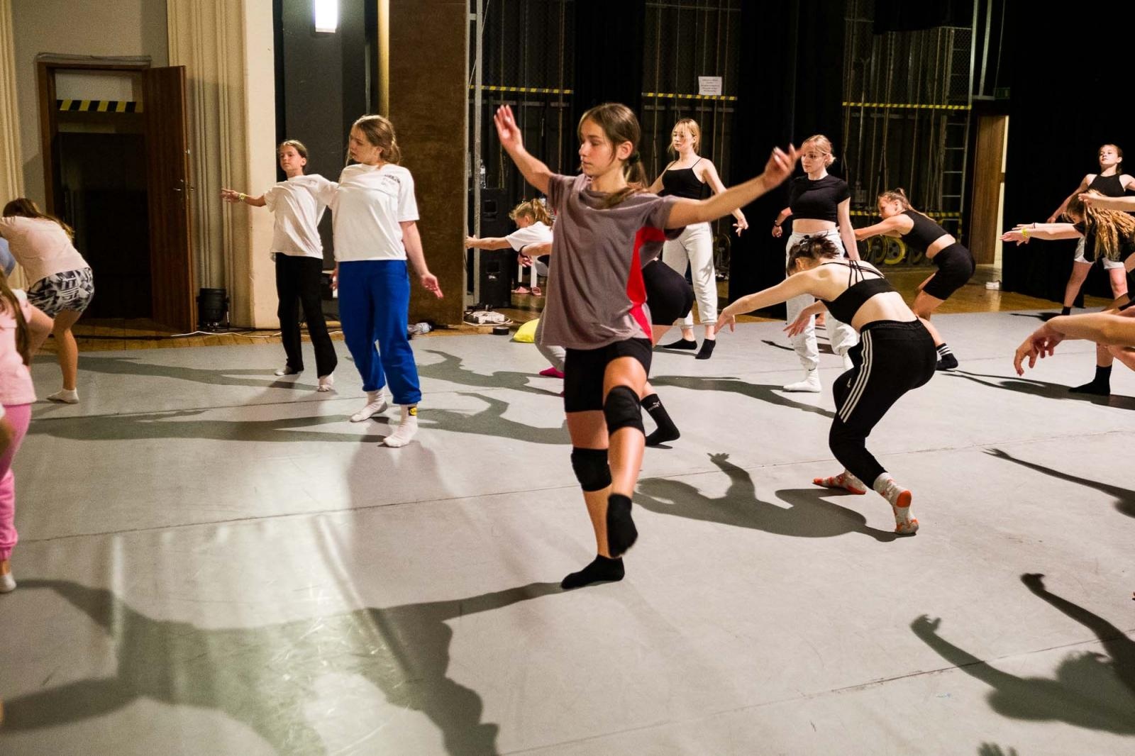 Zdjęcie w galerii na portalu naszraciborz.pl: Kolory życia. Dwudniowe polsko-czeskie warsztaty taneczne w RCK [FOTO] wiadomości z regionu