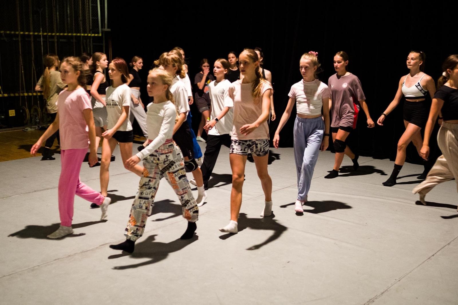 Zdjęcie w galerii na portalu naszraciborz.pl: Kolory życia. Dwudniowe polsko-czeskie warsztaty taneczne w RCK [FOTO] wiadomości z regionu