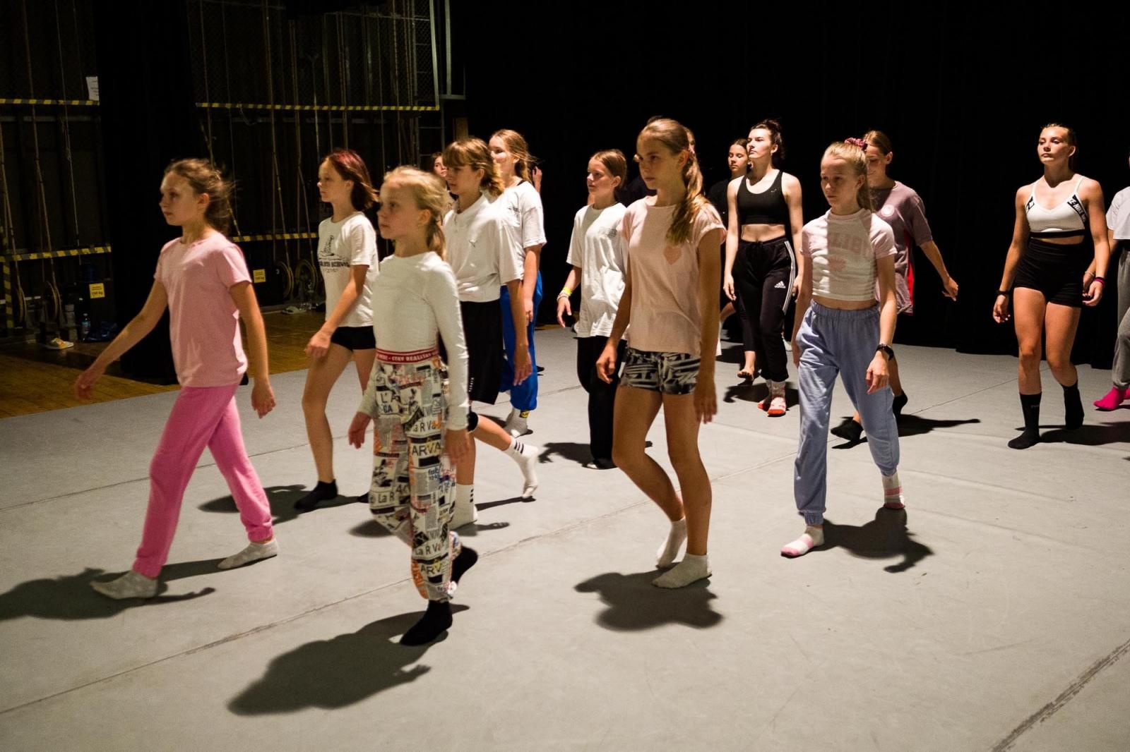 Zdjęcie w galerii na portalu naszraciborz.pl: Kolory życia. Dwudniowe polsko-czeskie warsztaty taneczne w RCK [FOTO] wiadomości z regionu