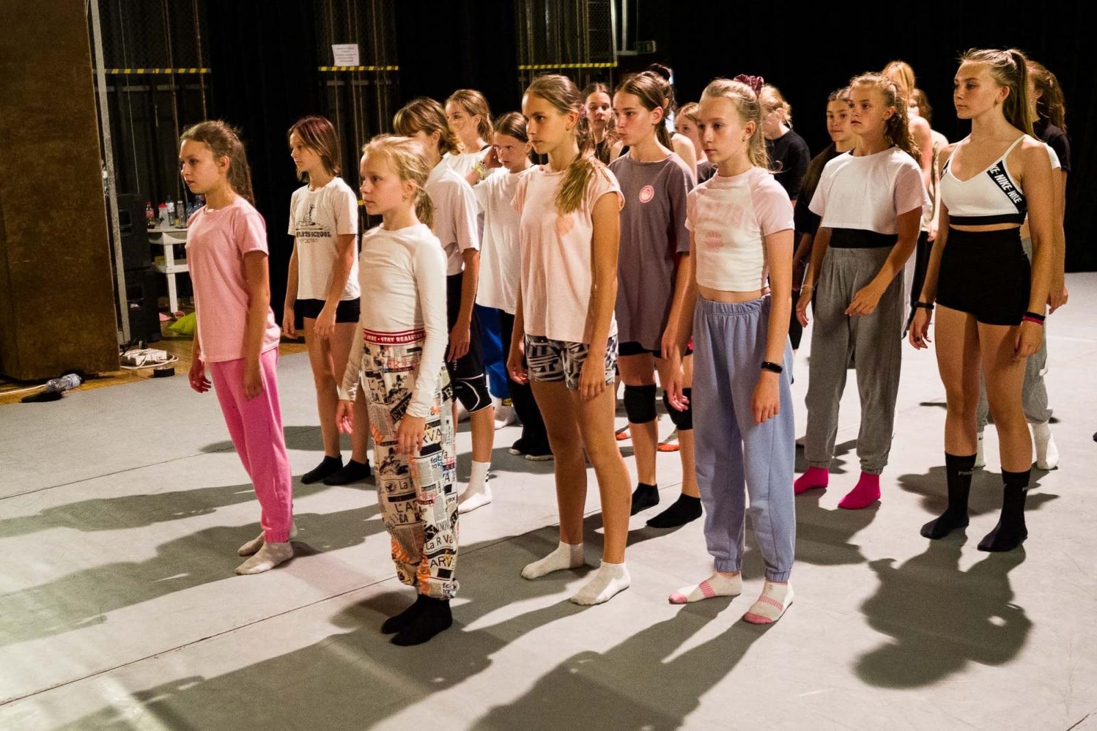 Zdjęcie w galerii na portalu naszraciborz.pl: Kolory życia. Dwudniowe polsko-czeskie warsztaty taneczne w RCK [FOTO] wiadomości z regionu