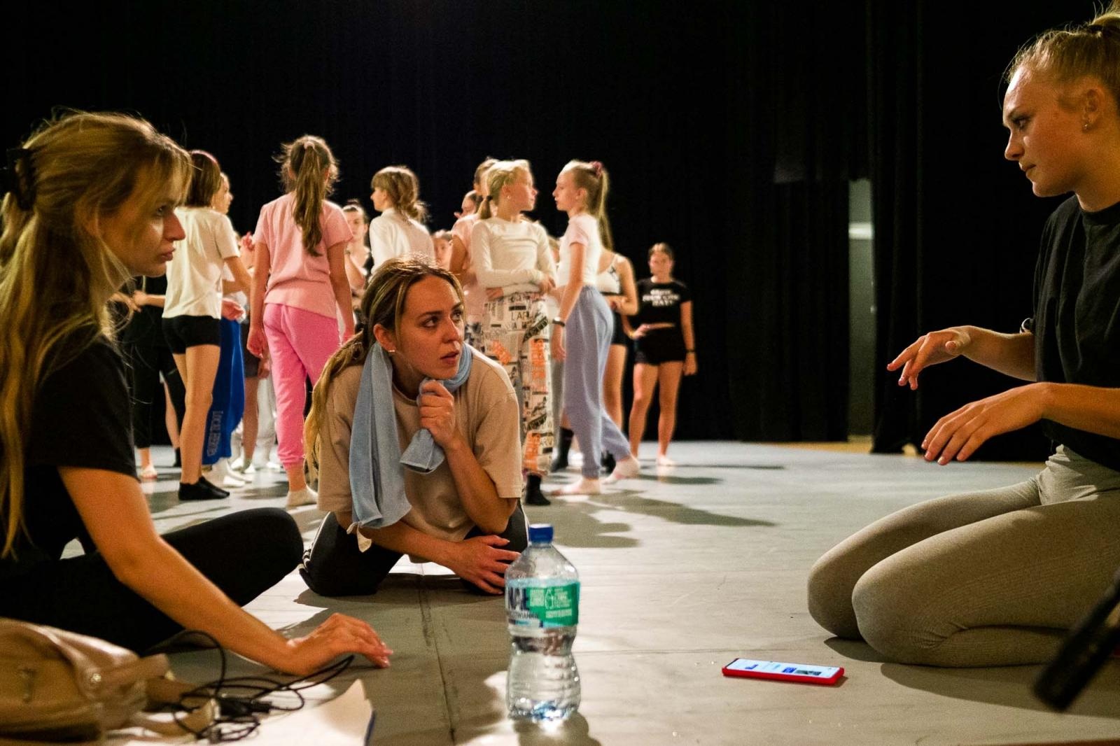 Zdjęcie w galerii na portalu naszraciborz.pl: Kolory życia. Dwudniowe polsko-czeskie warsztaty taneczne w RCK [FOTO] wiadomości z regionu