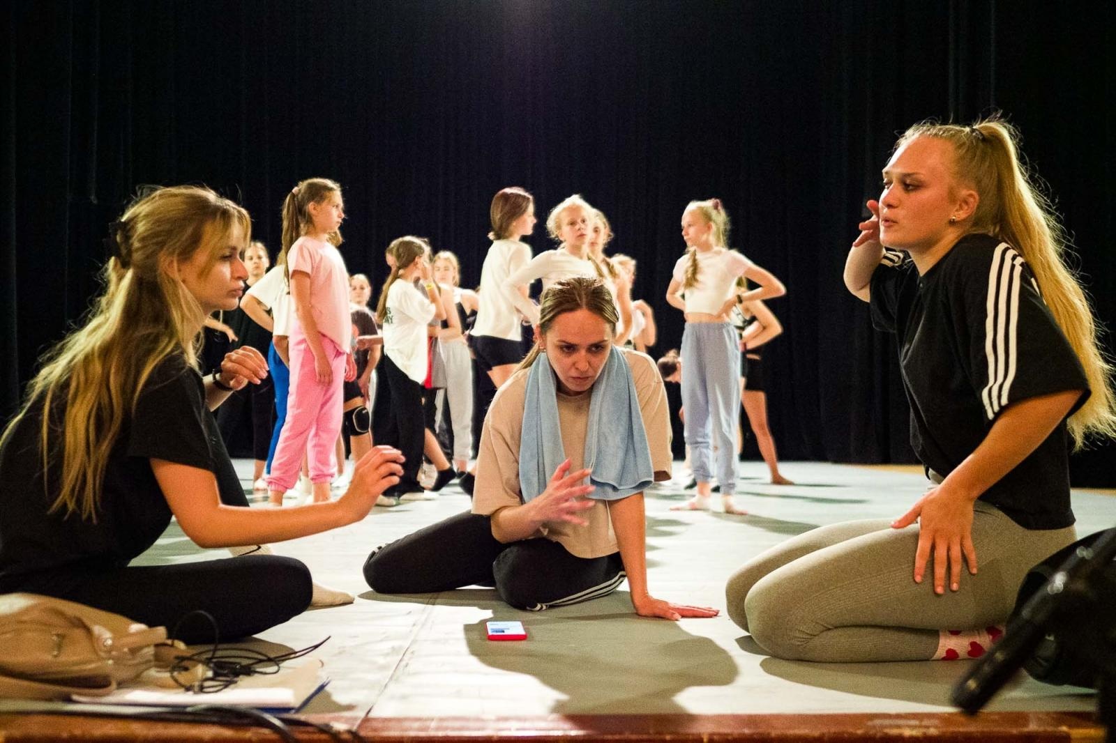 Zdjęcie w galerii na portalu naszraciborz.pl: Kolory życia. Dwudniowe polsko-czeskie warsztaty taneczne w RCK [FOTO] wiadomości z regionu