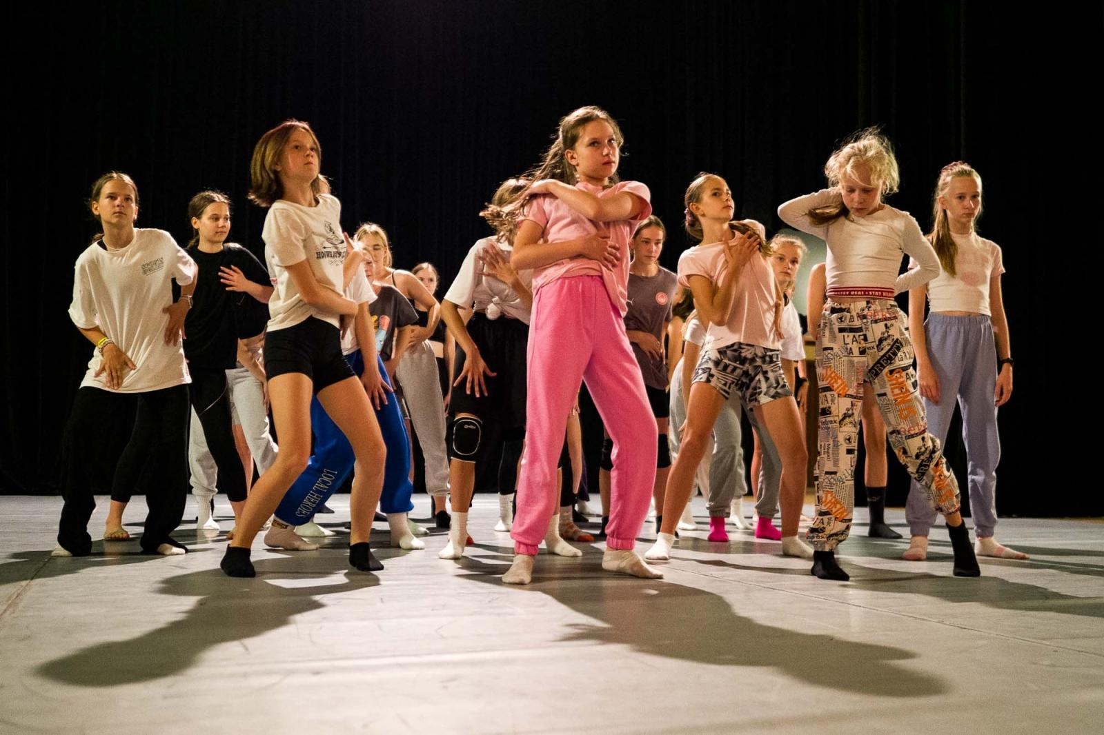 Zdjęcie w galerii na portalu naszraciborz.pl: Kolory życia. Dwudniowe polsko-czeskie warsztaty taneczne w RCK [FOTO] wiadomości z regionu