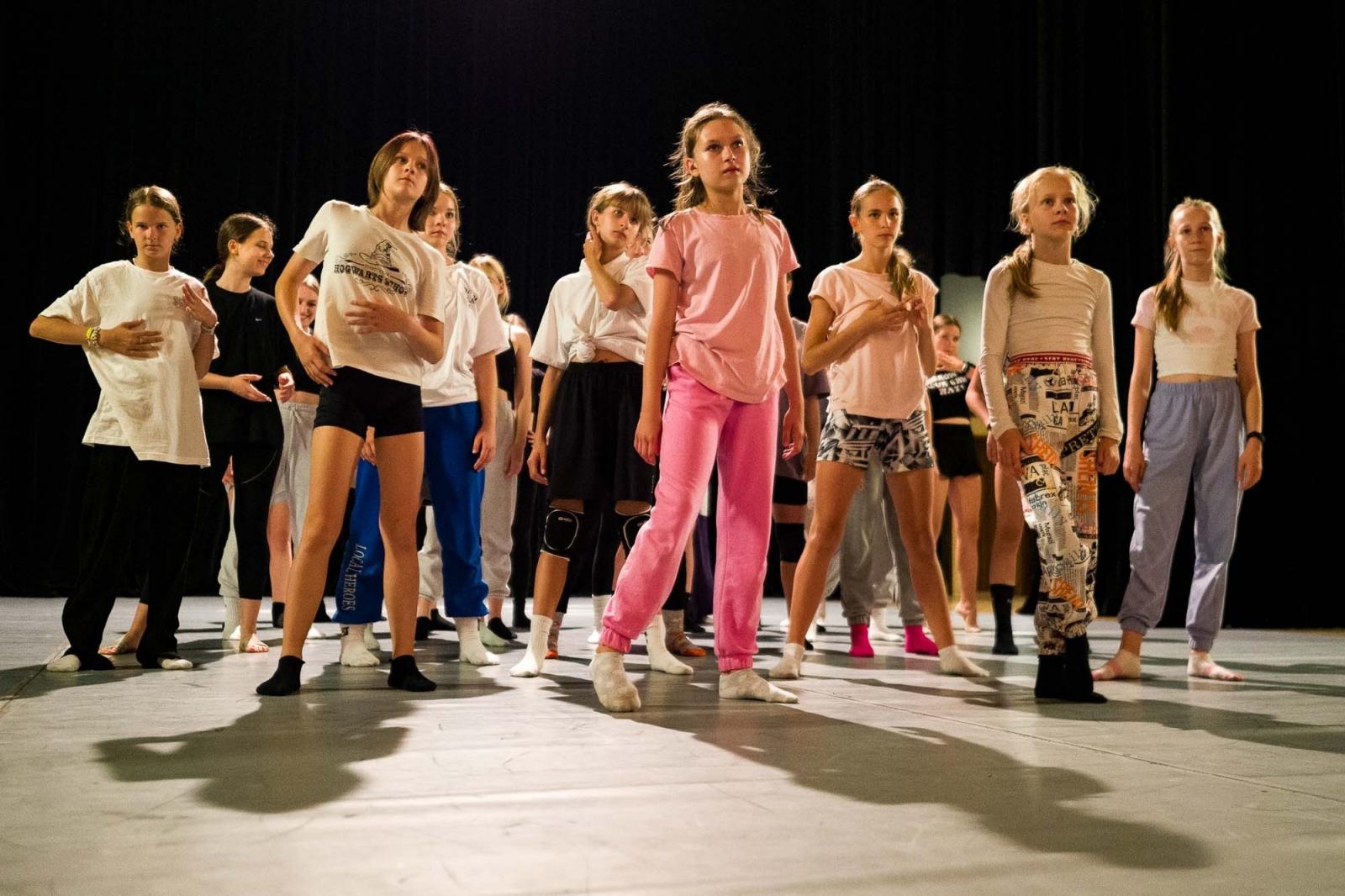 Zdjęcie w galerii na portalu naszraciborz.pl: Kolory życia. Dwudniowe polsko-czeskie warsztaty taneczne w RCK [FOTO] wiadomości z regionu