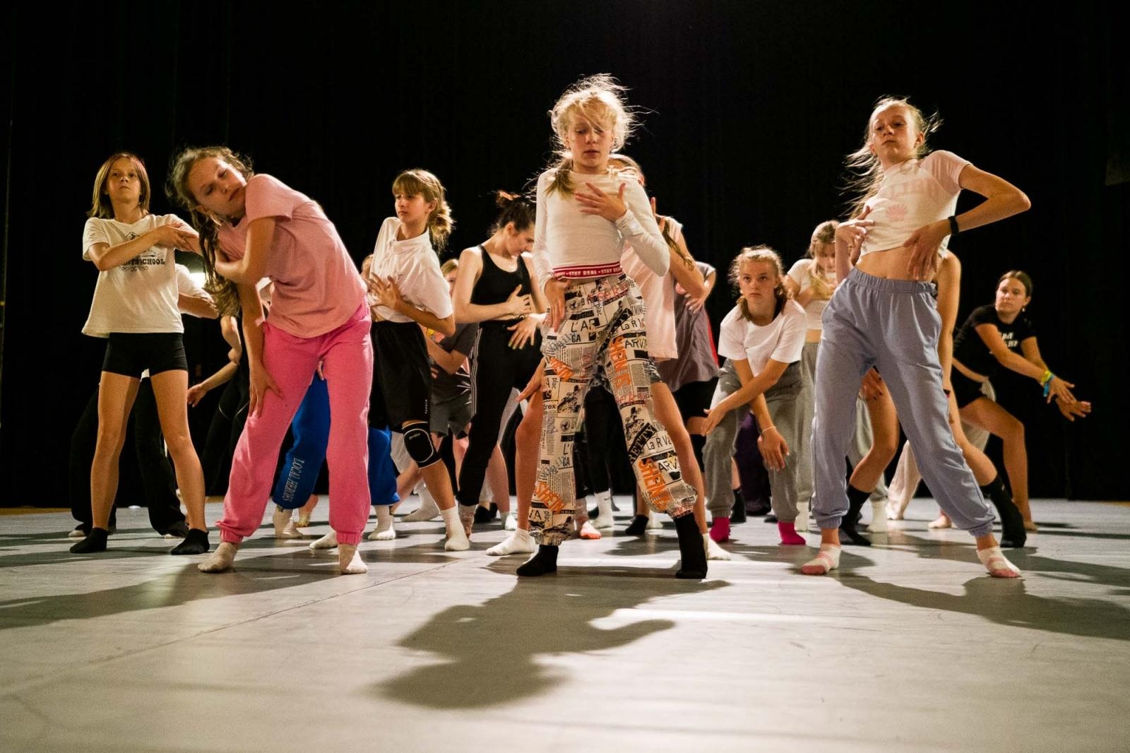 Zdjęcie w galerii na portalu naszraciborz.pl: Kolory życia. Dwudniowe polsko-czeskie warsztaty taneczne w RCK [FOTO] wiadomości z regionu