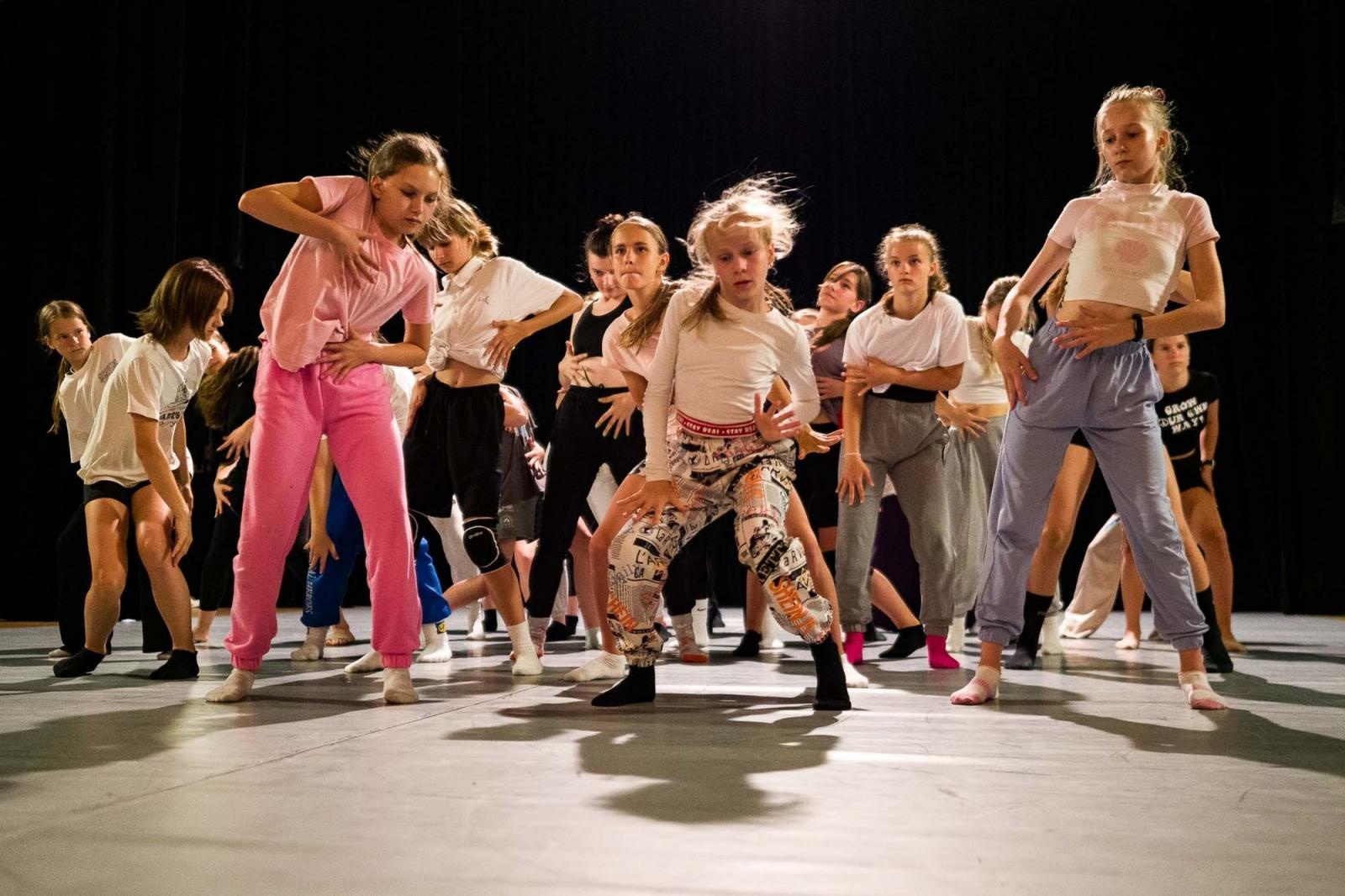 Zdjęcie w galerii na portalu naszraciborz.pl: Kolory życia. Dwudniowe polsko-czeskie warsztaty taneczne w RCK [FOTO] wiadomości z regionu