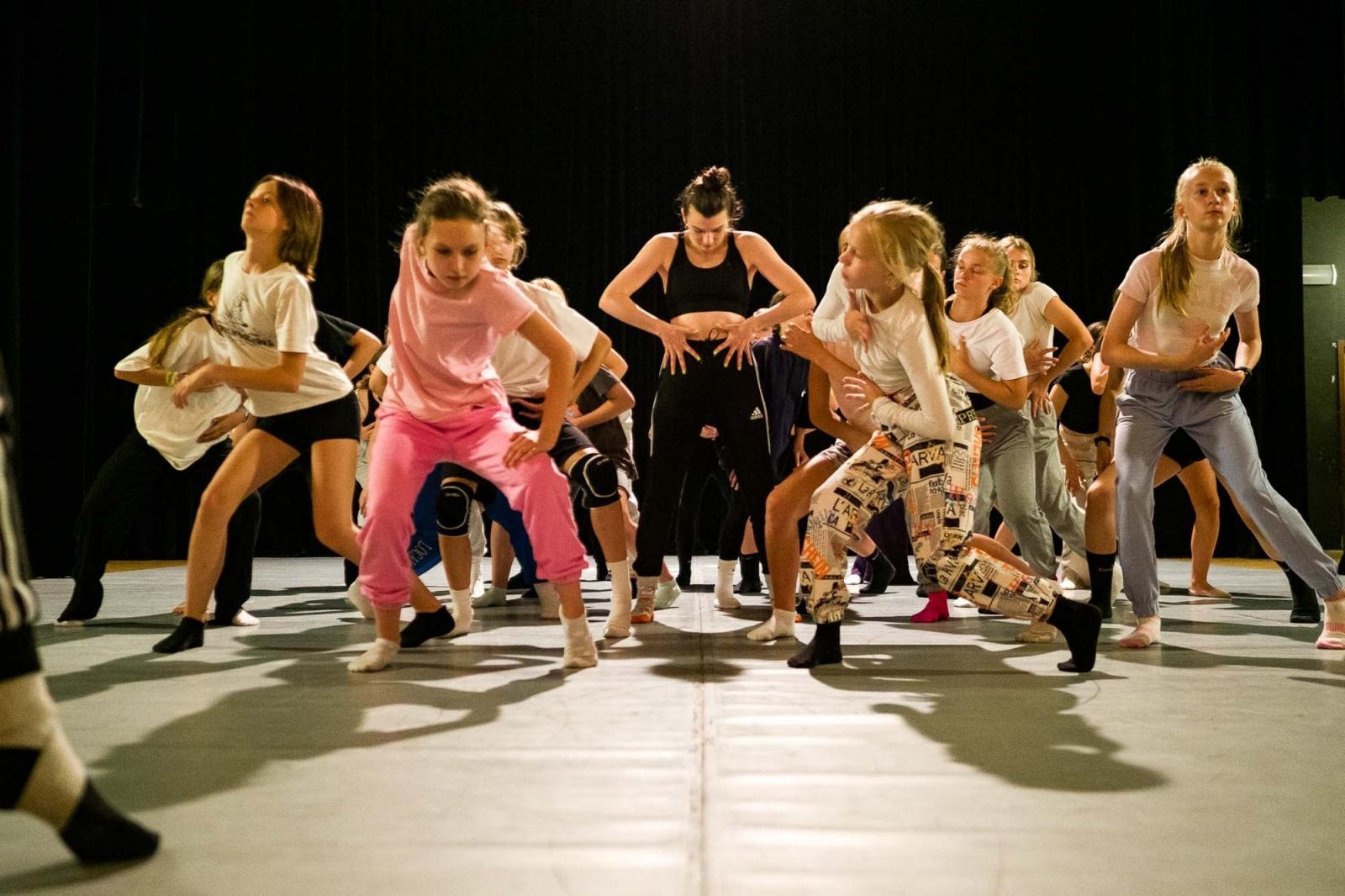 Zdjęcie w galerii na portalu naszraciborz.pl: Kolory życia. Dwudniowe polsko-czeskie warsztaty taneczne w RCK [FOTO] wiadomości z regionu