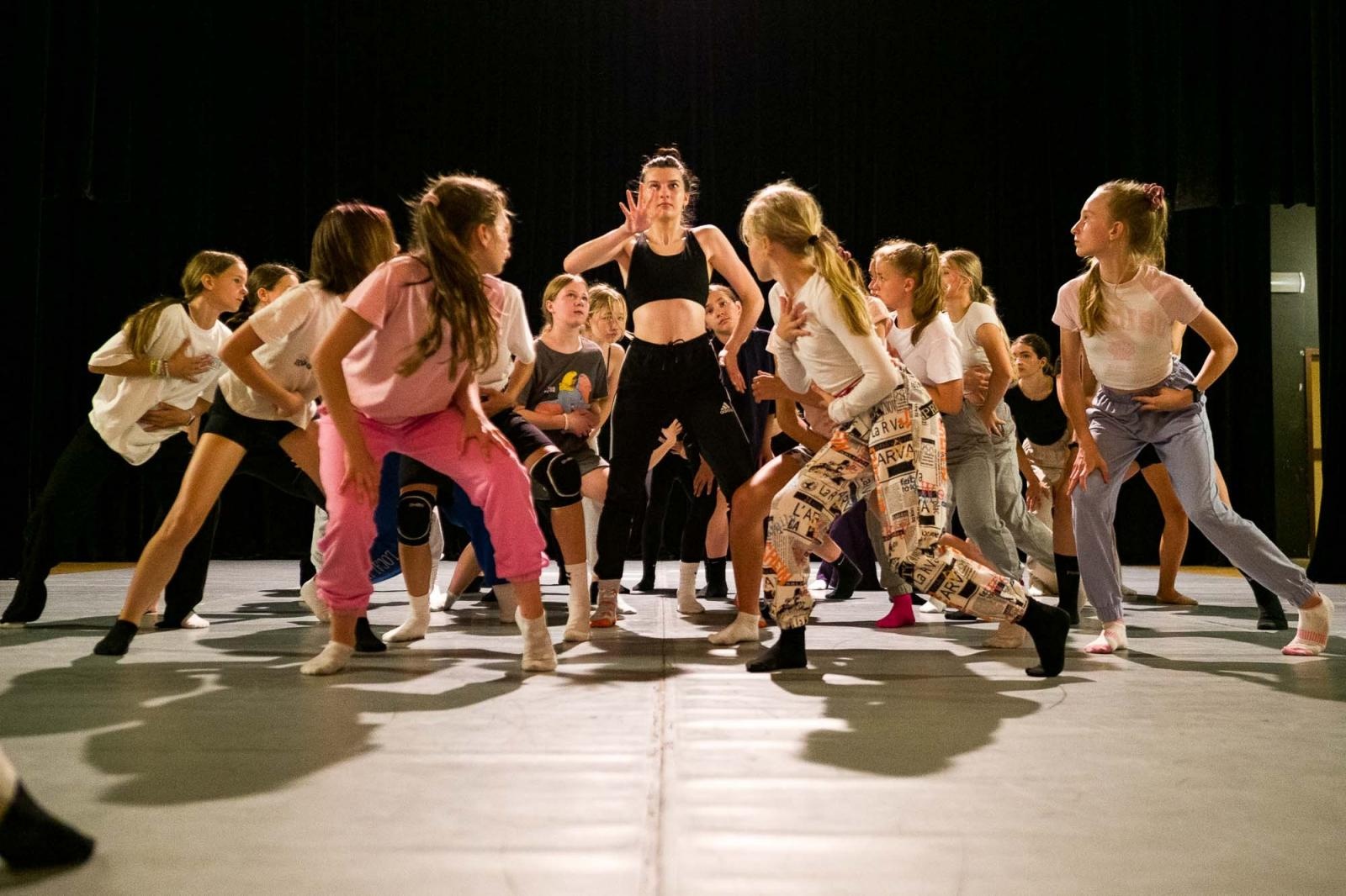 Zdjęcie w galerii na portalu naszraciborz.pl: Kolory życia. Dwudniowe polsko-czeskie warsztaty taneczne w RCK [FOTO] wiadomości z regionu