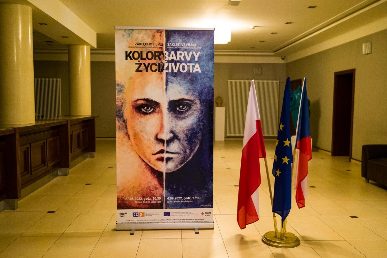 Zdjęcie w galerii na portalu naszraciborz.pl: Kolory życia. Dwudniowe polsko-czeskie warsztaty taneczne w RCK [FOTO] wiadomości z regionu