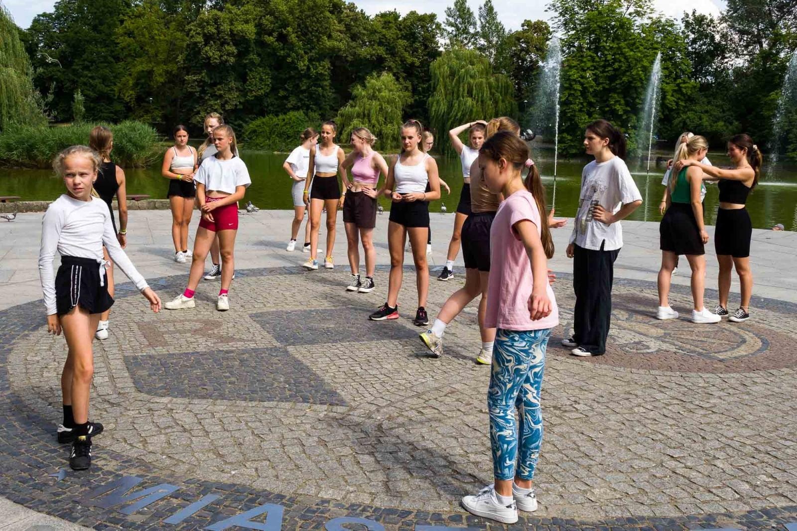 Zdjęcie w galerii na portalu naszraciborz.pl: Kolory życia. Dwudniowe polsko-czeskie warsztaty taneczne w RCK [FOTO] wiadomości z regionu