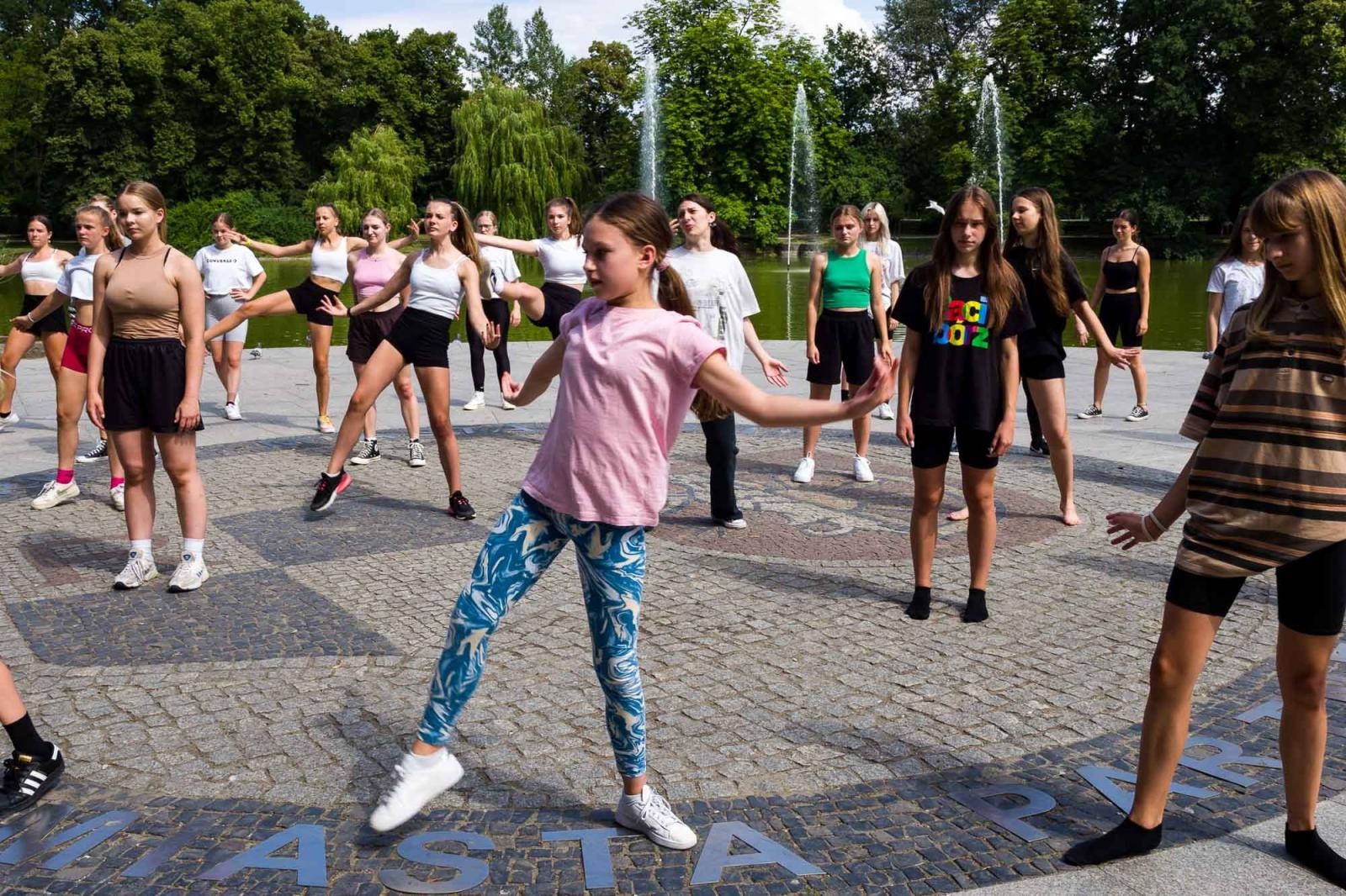 Zdjęcie w galerii na portalu naszraciborz.pl: Kolory życia. Dwudniowe polsko-czeskie warsztaty taneczne w RCK [FOTO] wiadomości z regionu