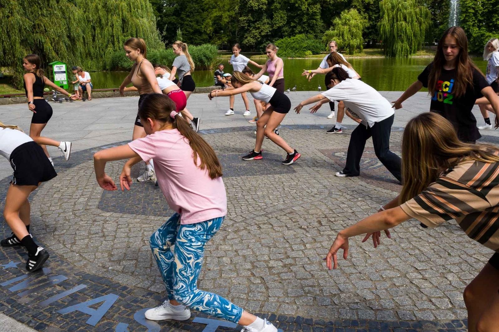 Zdjęcie w galerii na portalu naszraciborz.pl: Kolory życia. Dwudniowe polsko-czeskie warsztaty taneczne w RCK [FOTO] wiadomości z regionu