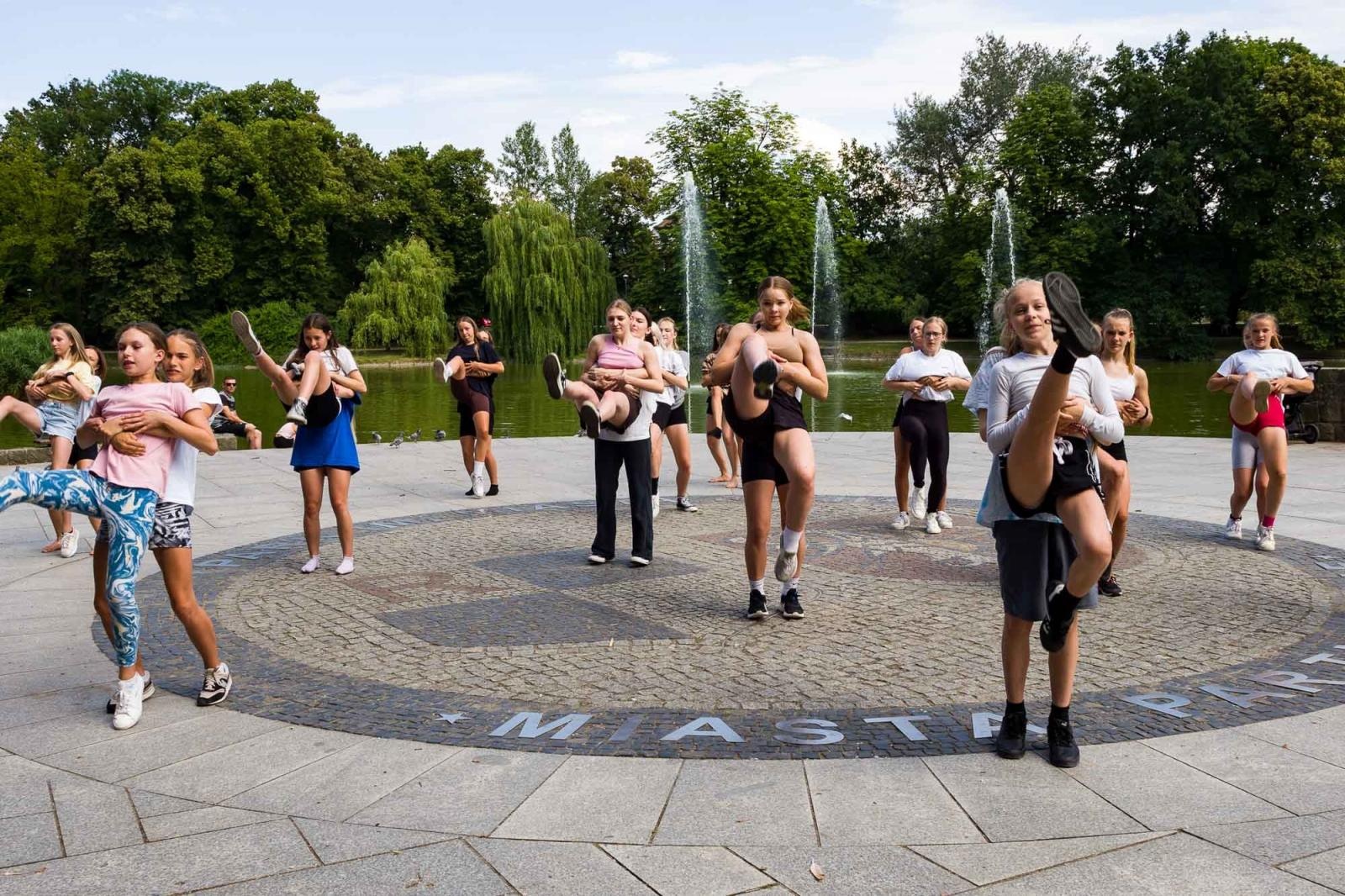 Zdjęcie w galerii na portalu naszraciborz.pl: Kolory życia. Dwudniowe polsko-czeskie warsztaty taneczne w RCK [FOTO] wiadomości z regionu