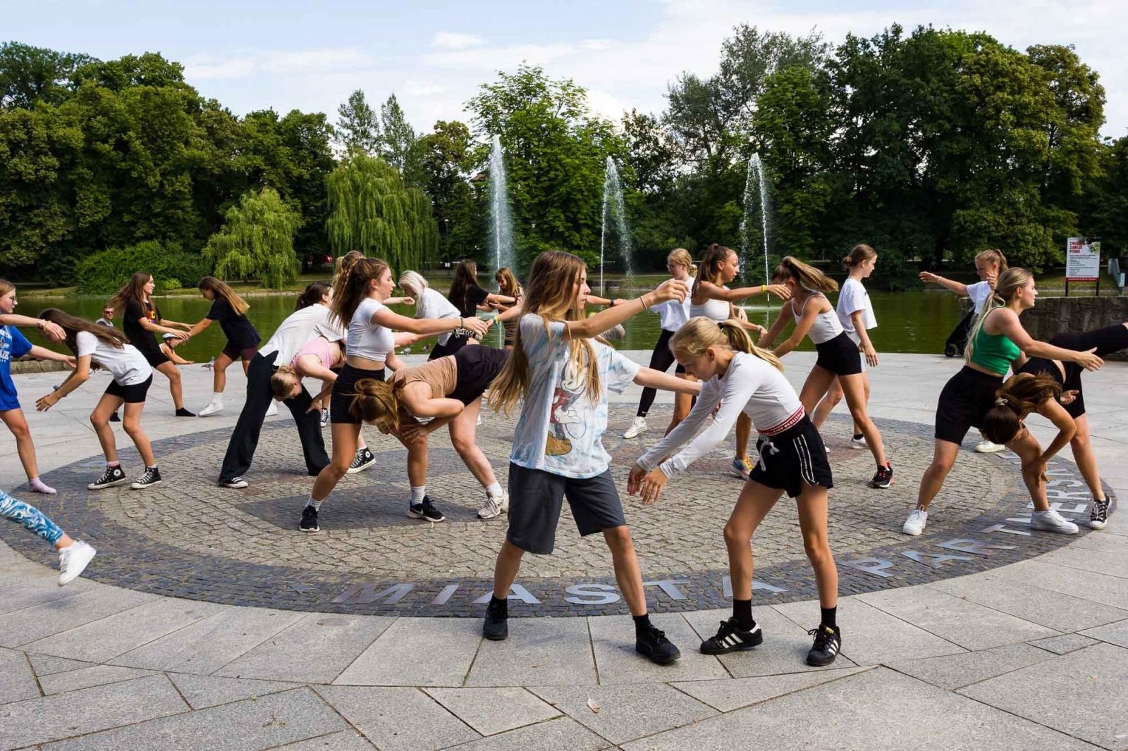Zdjęcie w galerii na portalu naszraciborz.pl: Kolory życia. Dwudniowe polsko-czeskie warsztaty taneczne w RCK [FOTO] wiadomości z regionu
