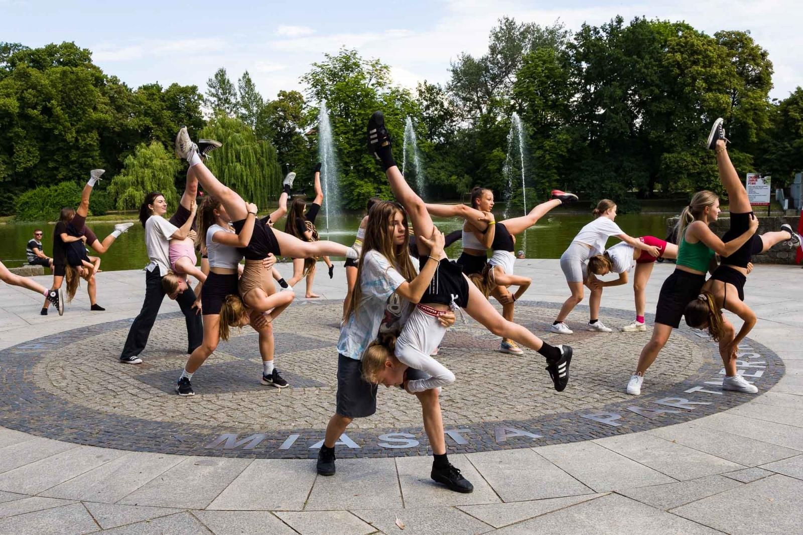 Zdjęcie w galerii na portalu naszraciborz.pl: Kolory życia. Dwudniowe polsko-czeskie warsztaty taneczne w RCK [FOTO] wiadomości z regionu