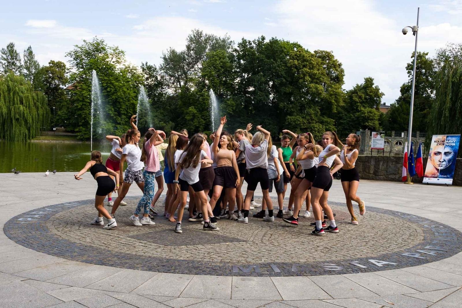 Zdjęcie w galerii na portalu naszraciborz.pl: Kolory życia. Dwudniowe polsko-czeskie warsztaty taneczne w RCK [FOTO] wiadomości z regionu