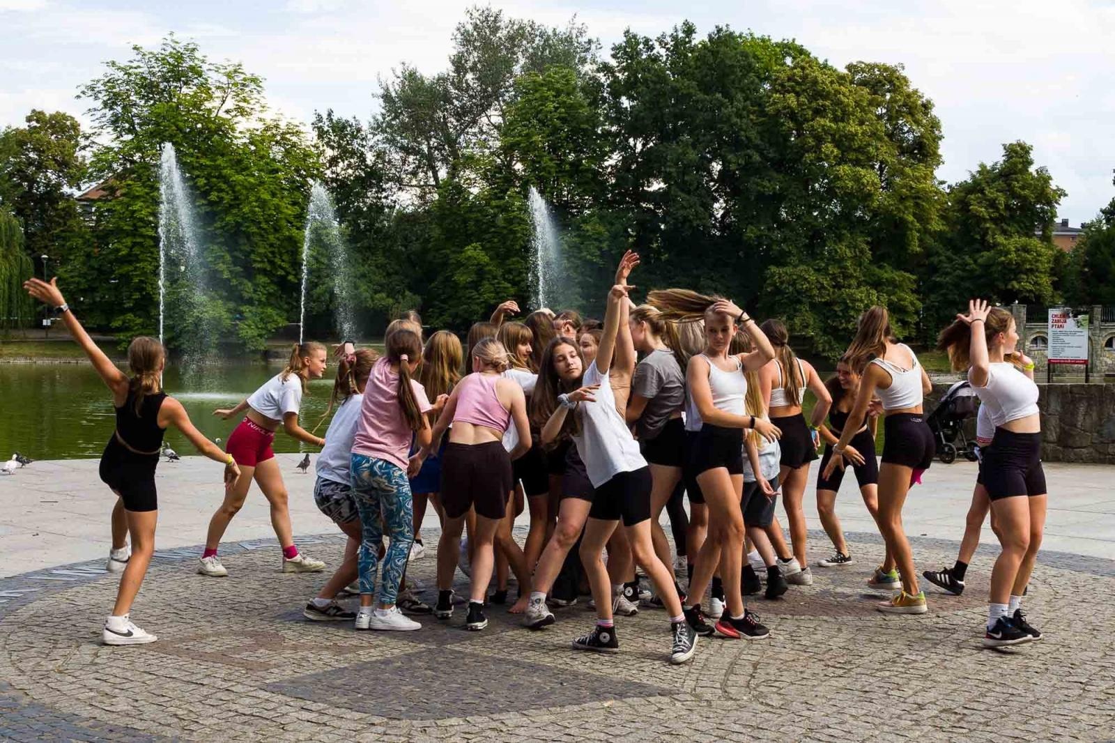Zdjęcie w galerii na portalu naszraciborz.pl: Kolory życia. Dwudniowe polsko-czeskie warsztaty taneczne w RCK [FOTO] wiadomości z regionu