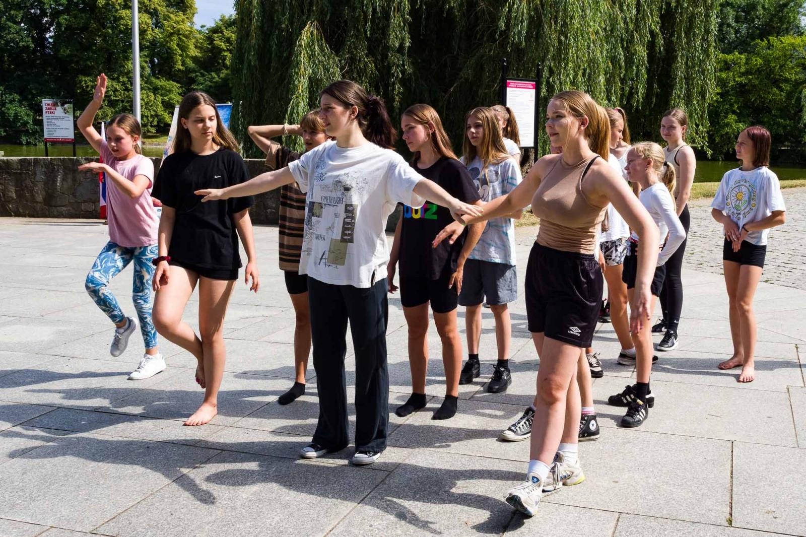 Zdjęcie w galerii na portalu naszraciborz.pl: Kolory życia. Dwudniowe polsko-czeskie warsztaty taneczne w RCK [FOTO] wiadomości z regionu