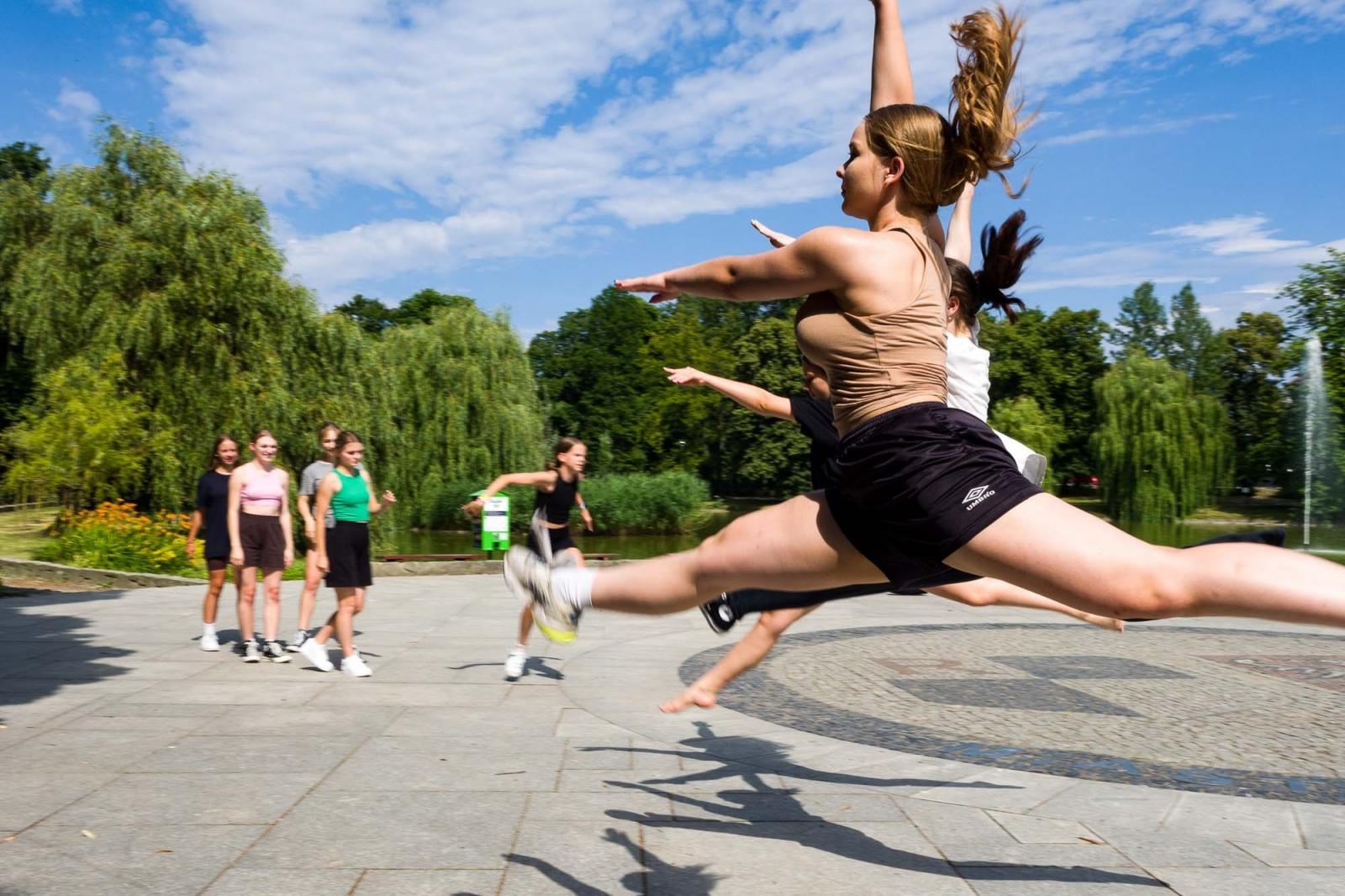 Zdjęcie w galerii na portalu naszraciborz.pl: Kolory życia. Dwudniowe polsko-czeskie warsztaty taneczne w RCK [FOTO] wiadomości z regionu