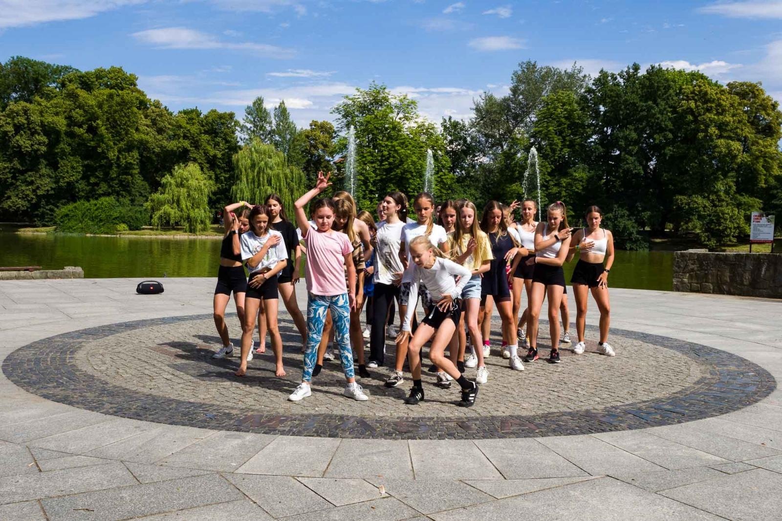 Zdjęcie w galerii na portalu naszraciborz.pl: Kolory życia. Dwudniowe polsko-czeskie warsztaty taneczne w RCK [FOTO] wiadomości z regionu