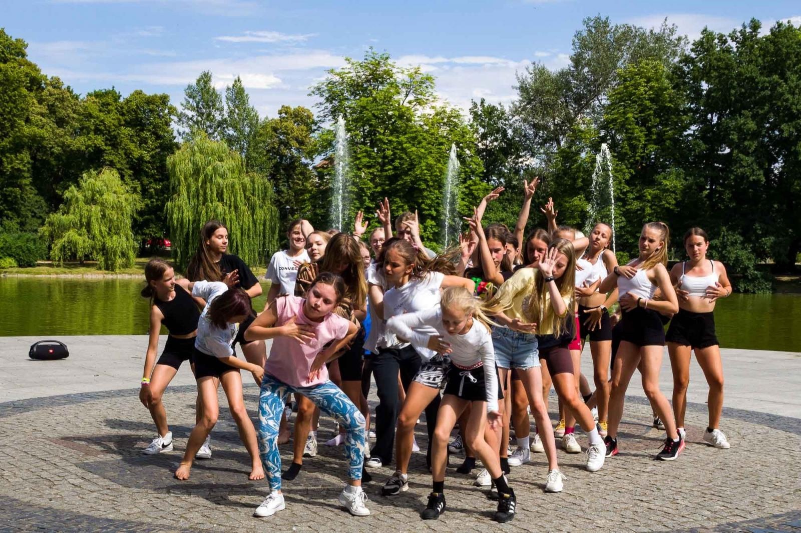 Zdjęcie w galerii na portalu naszraciborz.pl: Kolory życia. Dwudniowe polsko-czeskie warsztaty taneczne w RCK [FOTO] wiadomości z regionu