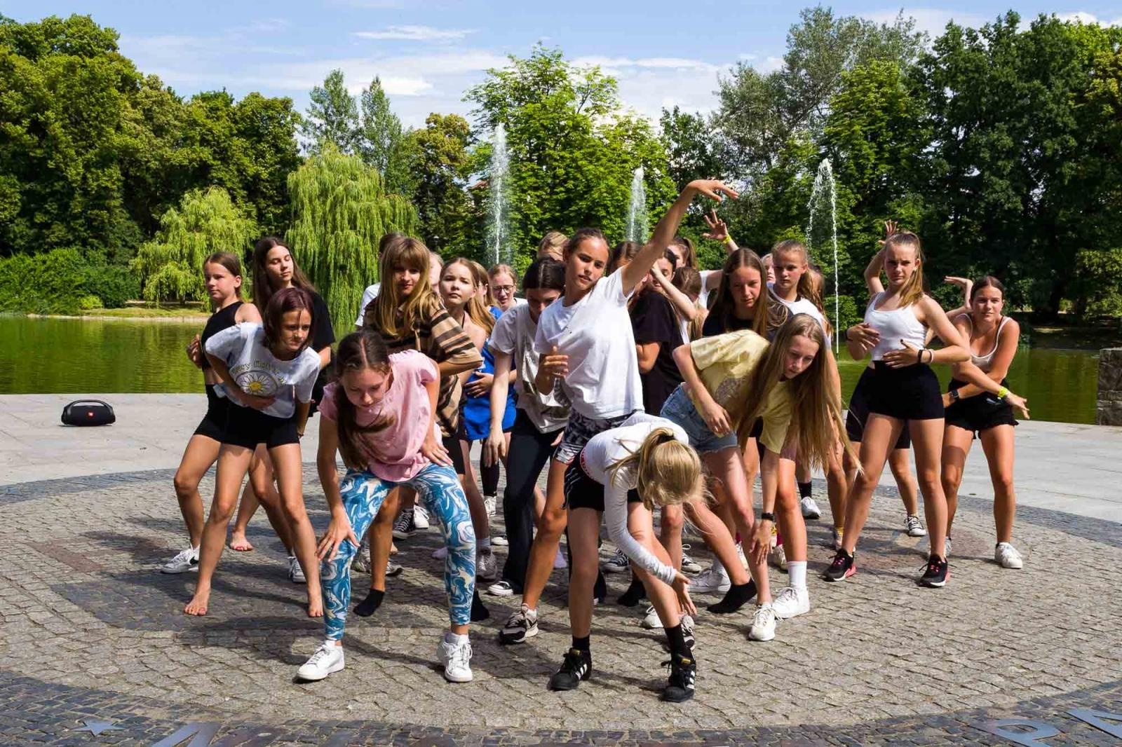 Zdjęcie w galerii na portalu naszraciborz.pl: Kolory życia. Dwudniowe polsko-czeskie warsztaty taneczne w RCK [FOTO] wiadomości z regionu