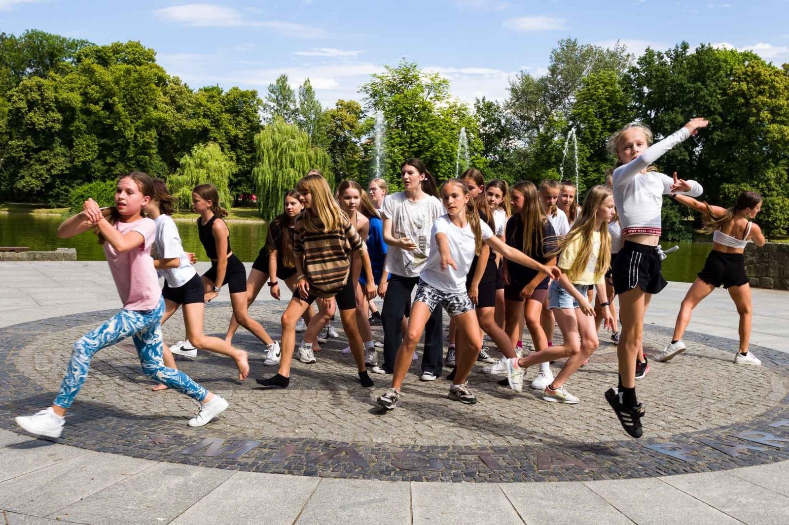 Zdjęcie w galerii na portalu naszraciborz.pl: Kolory życia. Dwudniowe polsko-czeskie warsztaty taneczne w RCK [FOTO] wiadomości z regionu