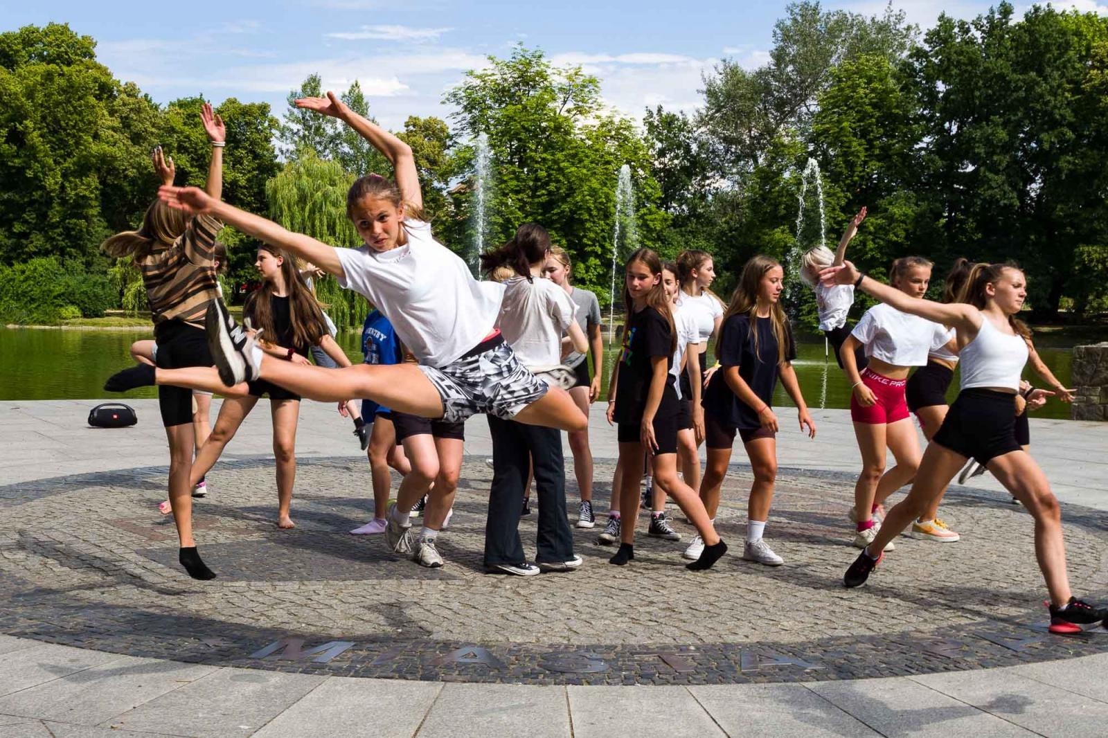 Zdjęcie w galerii na portalu naszraciborz.pl: Kolory życia. Dwudniowe polsko-czeskie warsztaty taneczne w RCK [FOTO] wiadomości z regionu