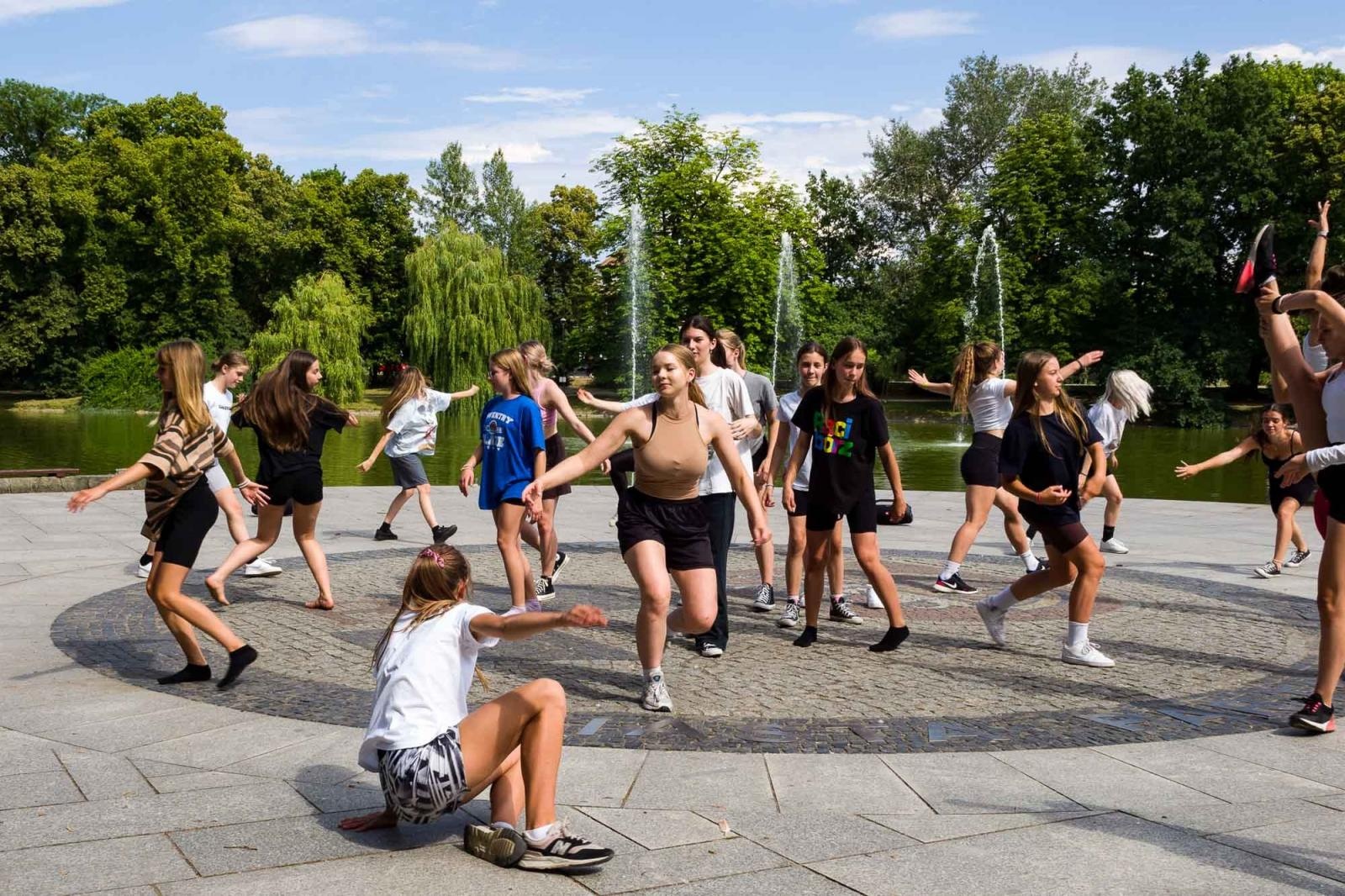 Zdjęcie w galerii na portalu naszraciborz.pl: Kolory życia. Dwudniowe polsko-czeskie warsztaty taneczne w RCK [FOTO] wiadomości z regionu