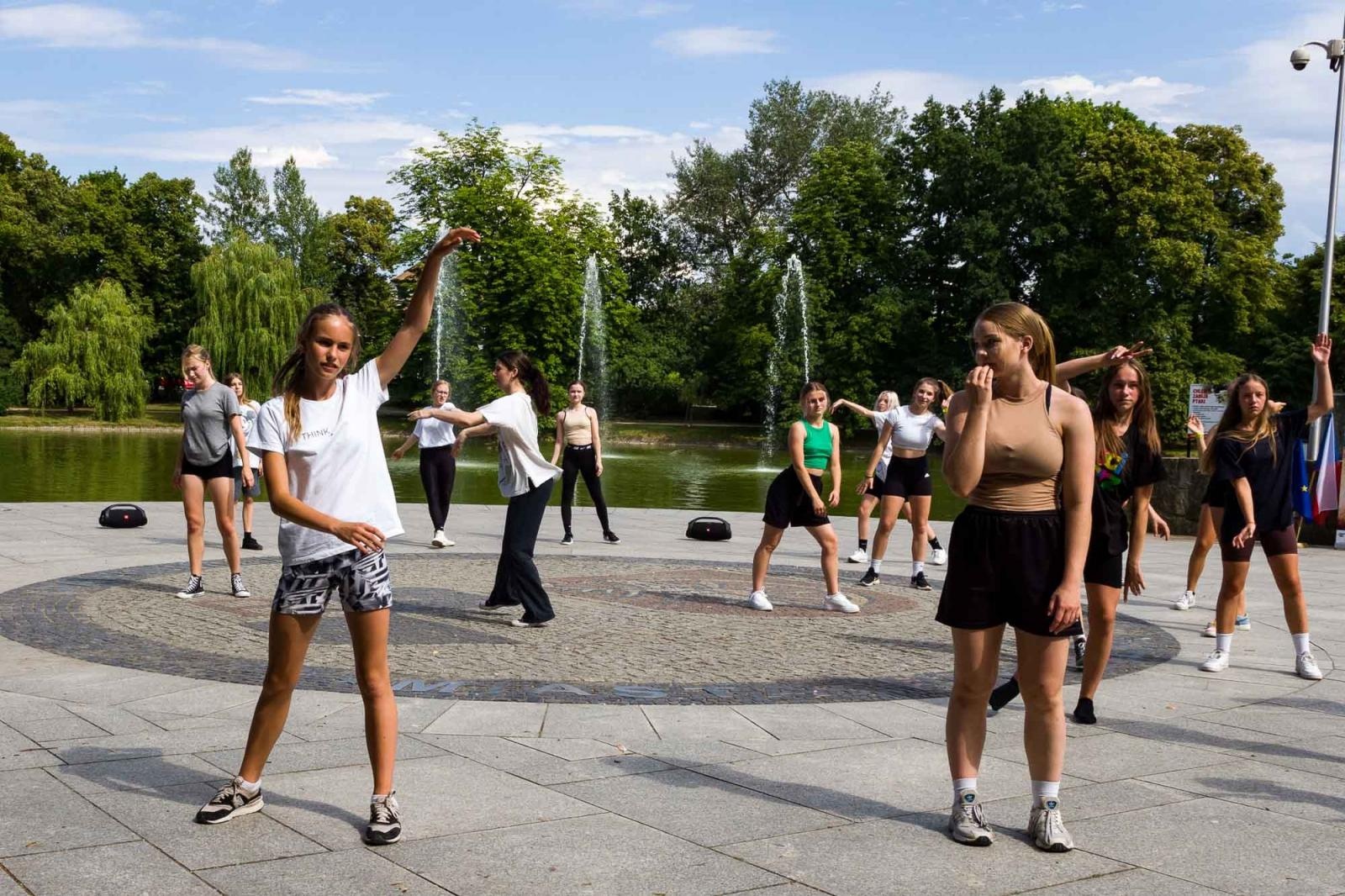 Zdjęcie w galerii na portalu naszraciborz.pl: Kolory życia. Dwudniowe polsko-czeskie warsztaty taneczne w RCK [FOTO] wiadomości z regionu