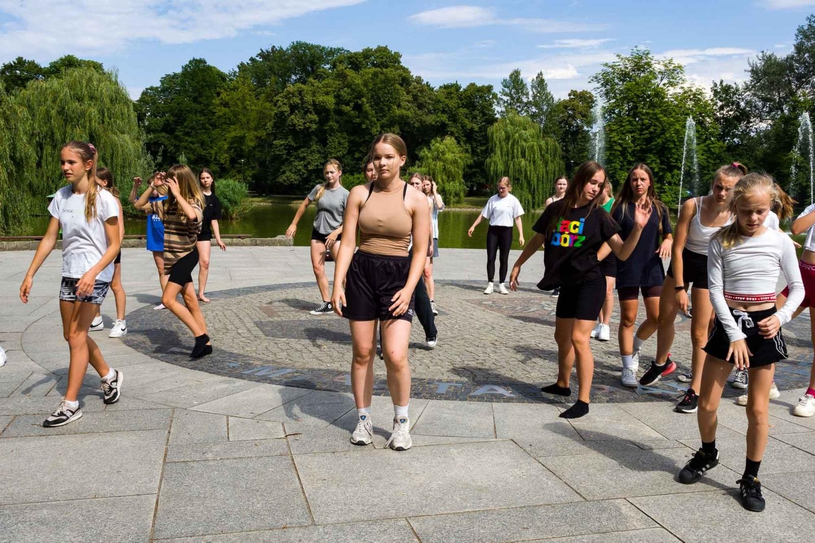 Zdjęcie w galerii na portalu naszraciborz.pl: Kolory życia. Dwudniowe polsko-czeskie warsztaty taneczne w RCK [FOTO] wiadomości z regionu