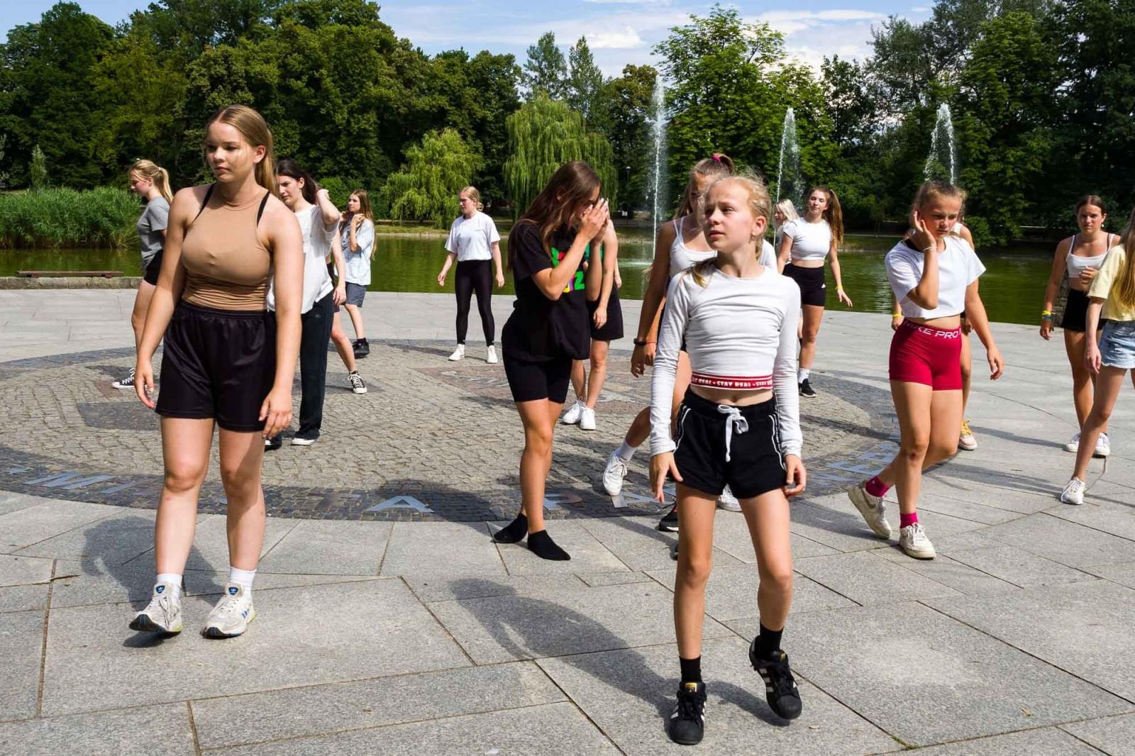 Zdjęcie w galerii na portalu naszraciborz.pl: Kolory życia. Dwudniowe polsko-czeskie warsztaty taneczne w RCK [FOTO] wiadomości z regionu