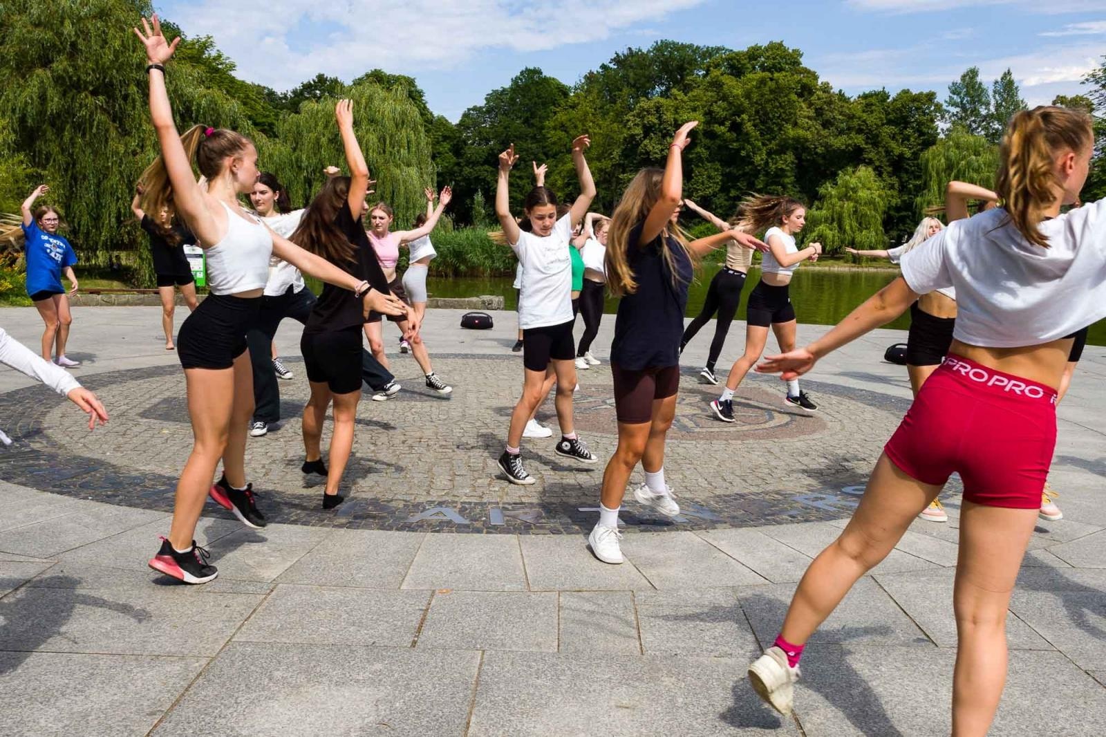 Zdjęcie w galerii na portalu naszraciborz.pl: Kolory życia. Dwudniowe polsko-czeskie warsztaty taneczne w RCK [FOTO] wiadomości z regionu
