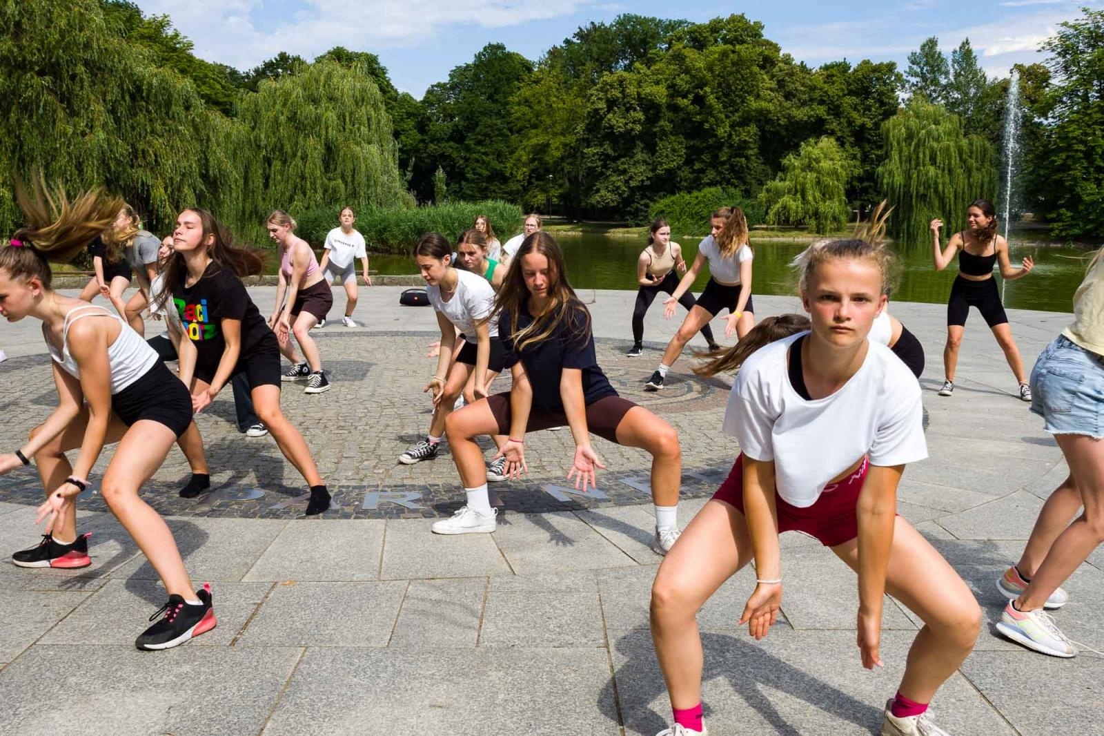 Zdjęcie w galerii na portalu naszraciborz.pl: Kolory życia. Dwudniowe polsko-czeskie warsztaty taneczne w RCK [FOTO] wiadomości z regionu