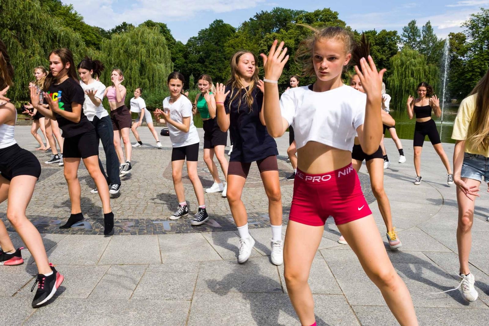 Zdjęcie w galerii na portalu naszraciborz.pl: Kolory życia. Dwudniowe polsko-czeskie warsztaty taneczne w RCK [FOTO] wiadomości z regionu
