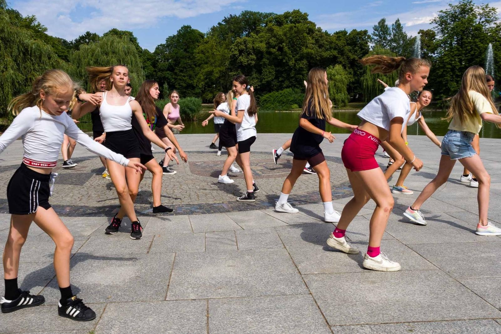 Zdjęcie w galerii na portalu naszraciborz.pl: Kolory życia. Dwudniowe polsko-czeskie warsztaty taneczne w RCK [FOTO] wiadomości z regionu