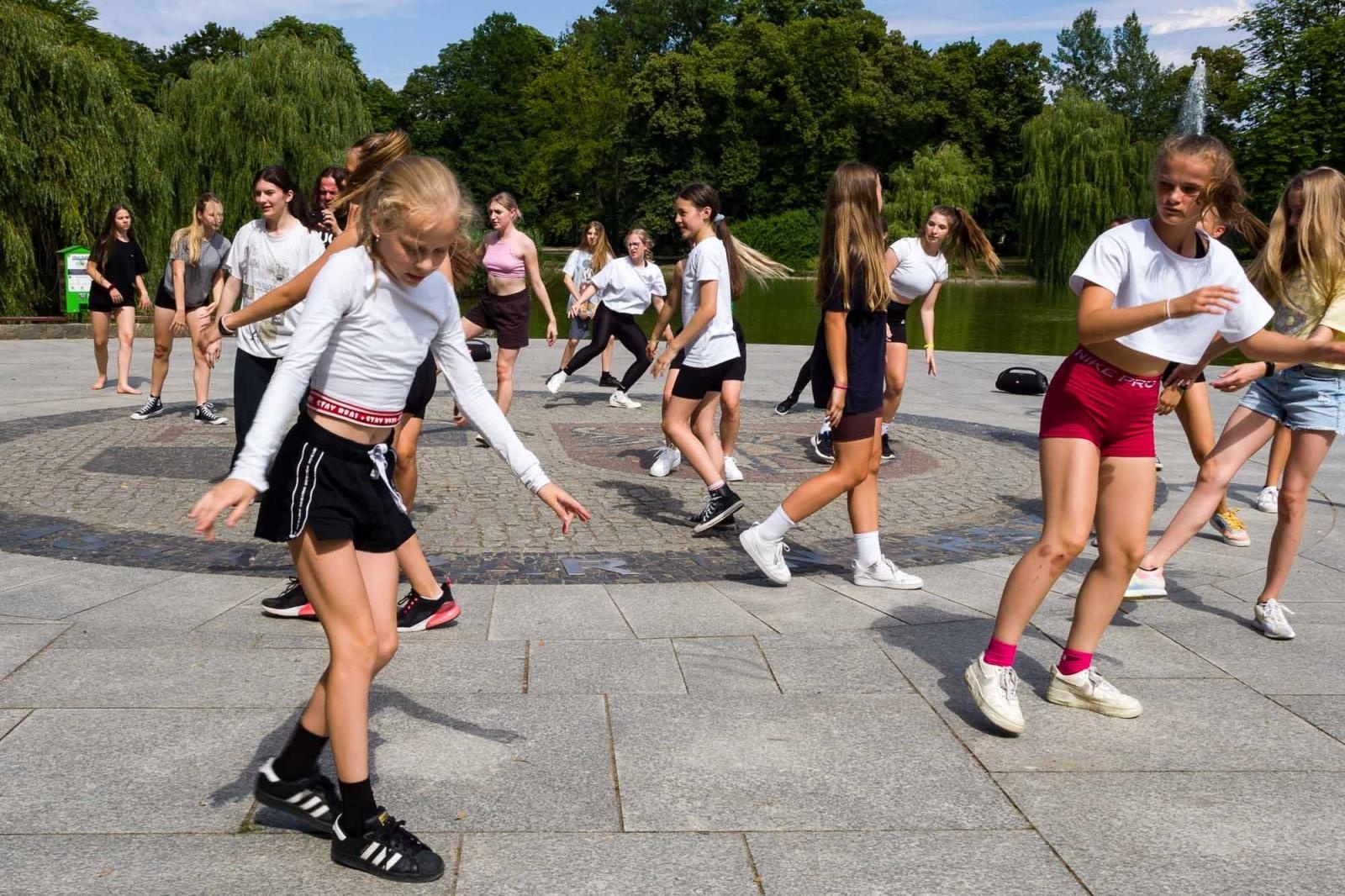 Zdjęcie w galerii na portalu naszraciborz.pl: Kolory życia. Dwudniowe polsko-czeskie warsztaty taneczne w RCK [FOTO] wiadomości z regionu