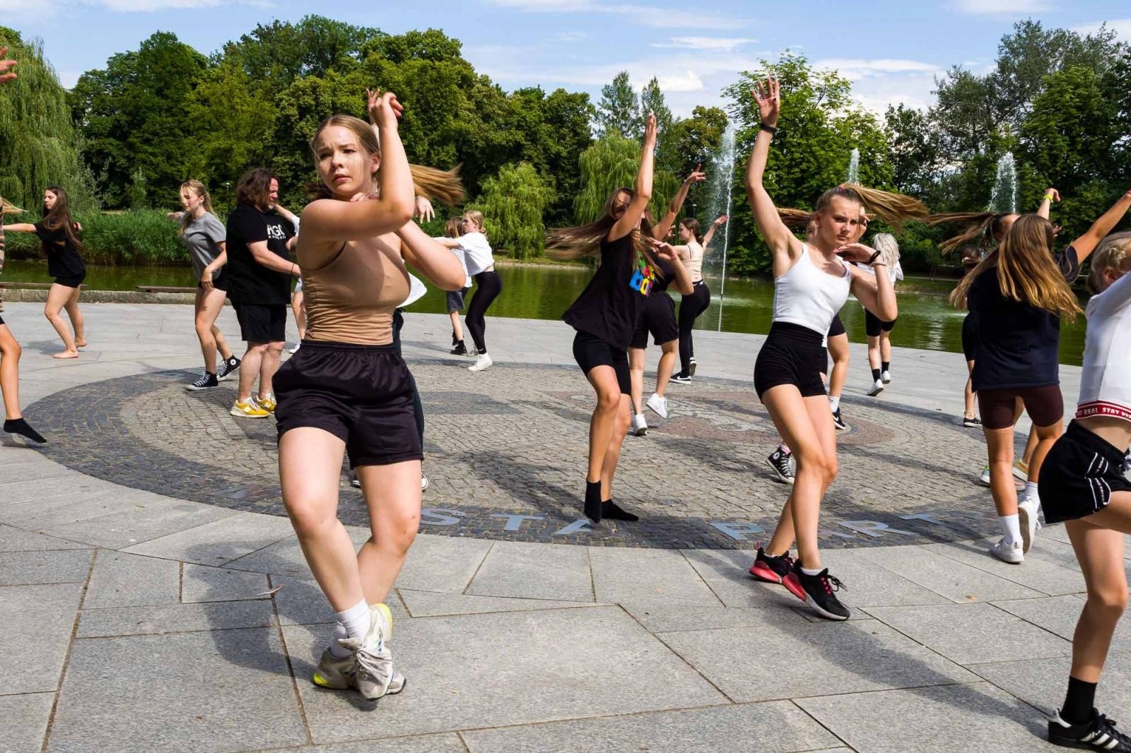 Zdjęcie w galerii na portalu naszraciborz.pl: Kolory życia. Dwudniowe polsko-czeskie warsztaty taneczne w RCK [FOTO] wiadomości z regionu