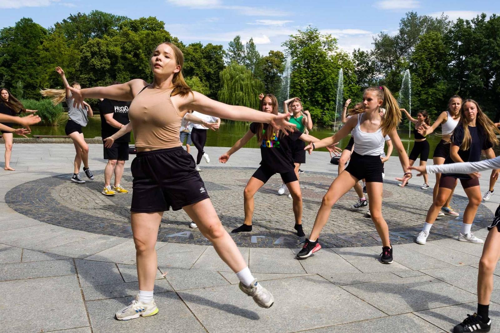 Zdjęcie w galerii na portalu naszraciborz.pl: Kolory życia. Dwudniowe polsko-czeskie warsztaty taneczne w RCK [FOTO] wiadomości z regionu