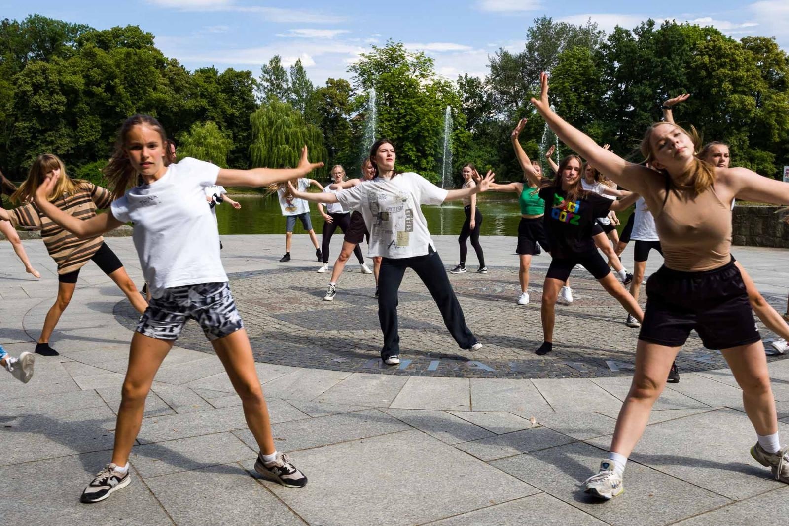 Zdjęcie w galerii na portalu naszraciborz.pl: Kolory życia. Dwudniowe polsko-czeskie warsztaty taneczne w RCK [FOTO] wiadomości z regionu