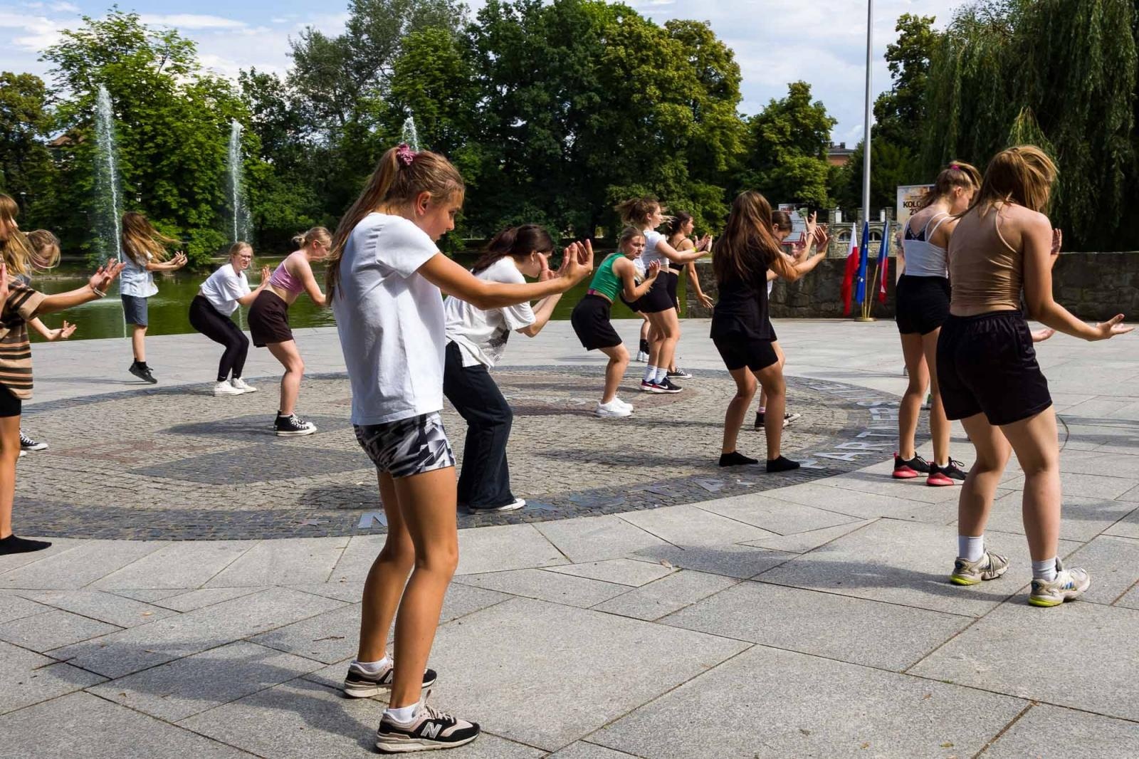 Zdjęcie w galerii na portalu naszraciborz.pl: Kolory życia. Dwudniowe polsko-czeskie warsztaty taneczne w RCK [FOTO] wiadomości z regionu